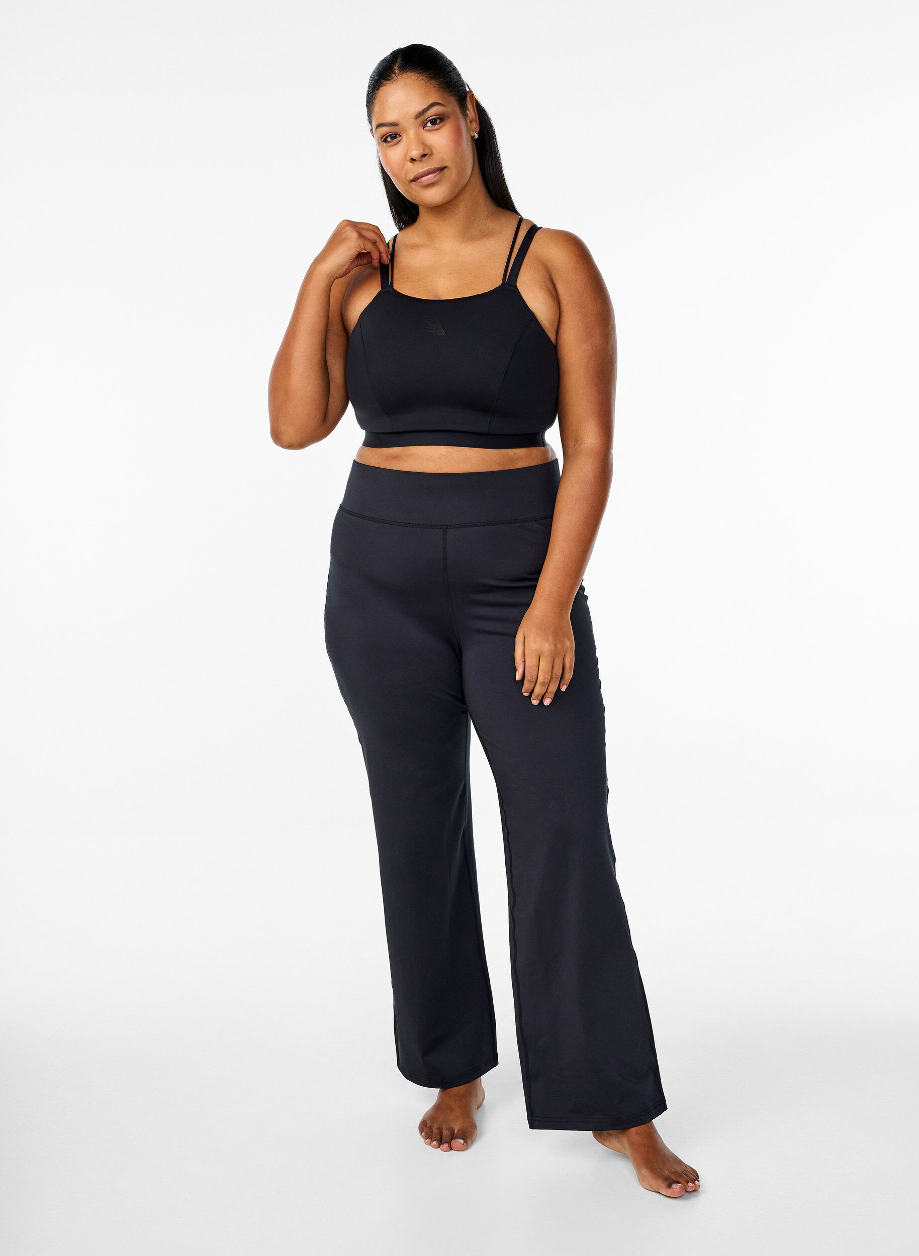 ZizziSportbeha met kruisdetail aan de achterkant, Zwart, Model image number 1