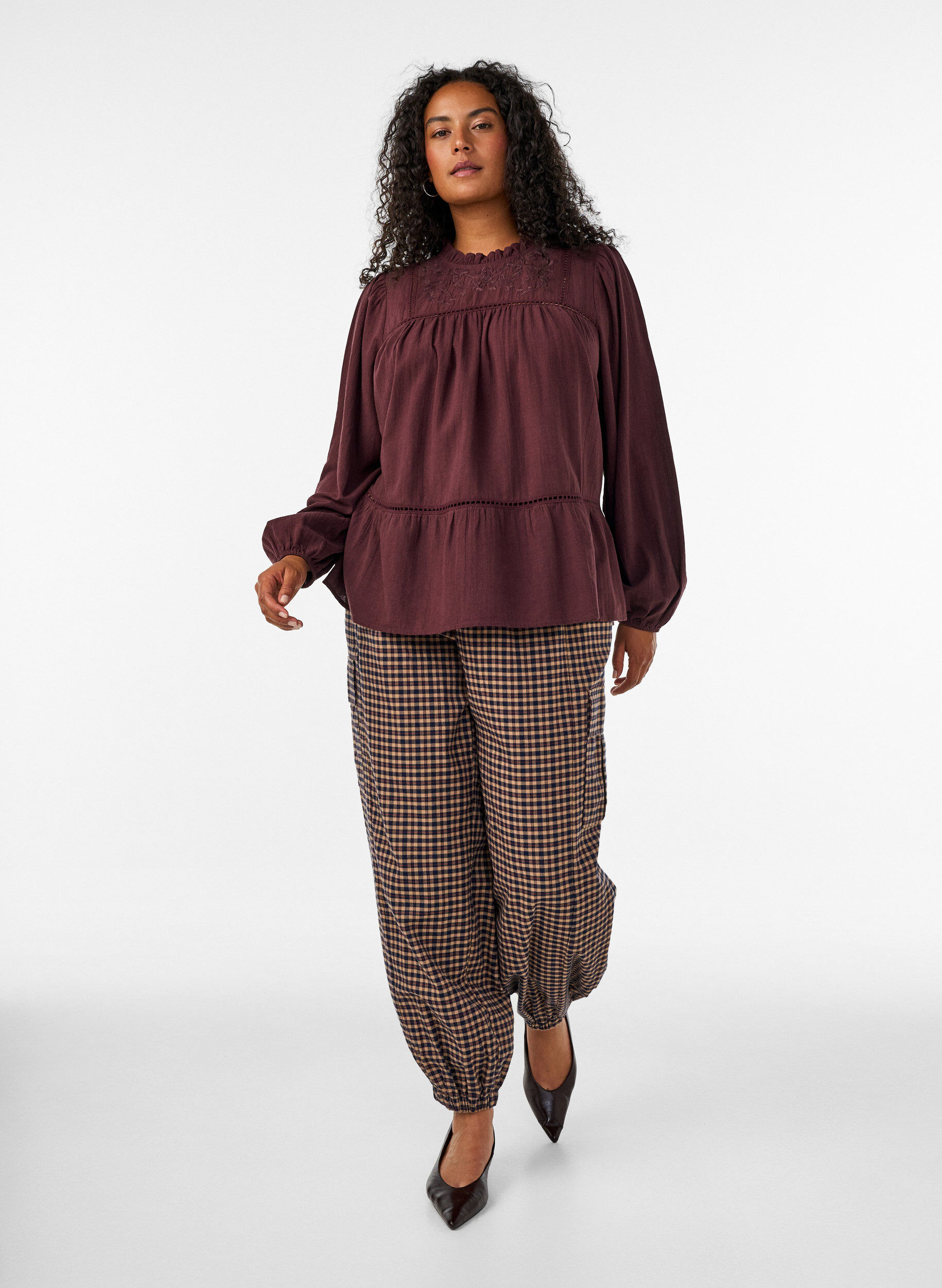 ZizziBlouse avec broderie et bordure broderie ajour&eacute;e, Bordeaux fonc&eacute;, Model image number 1