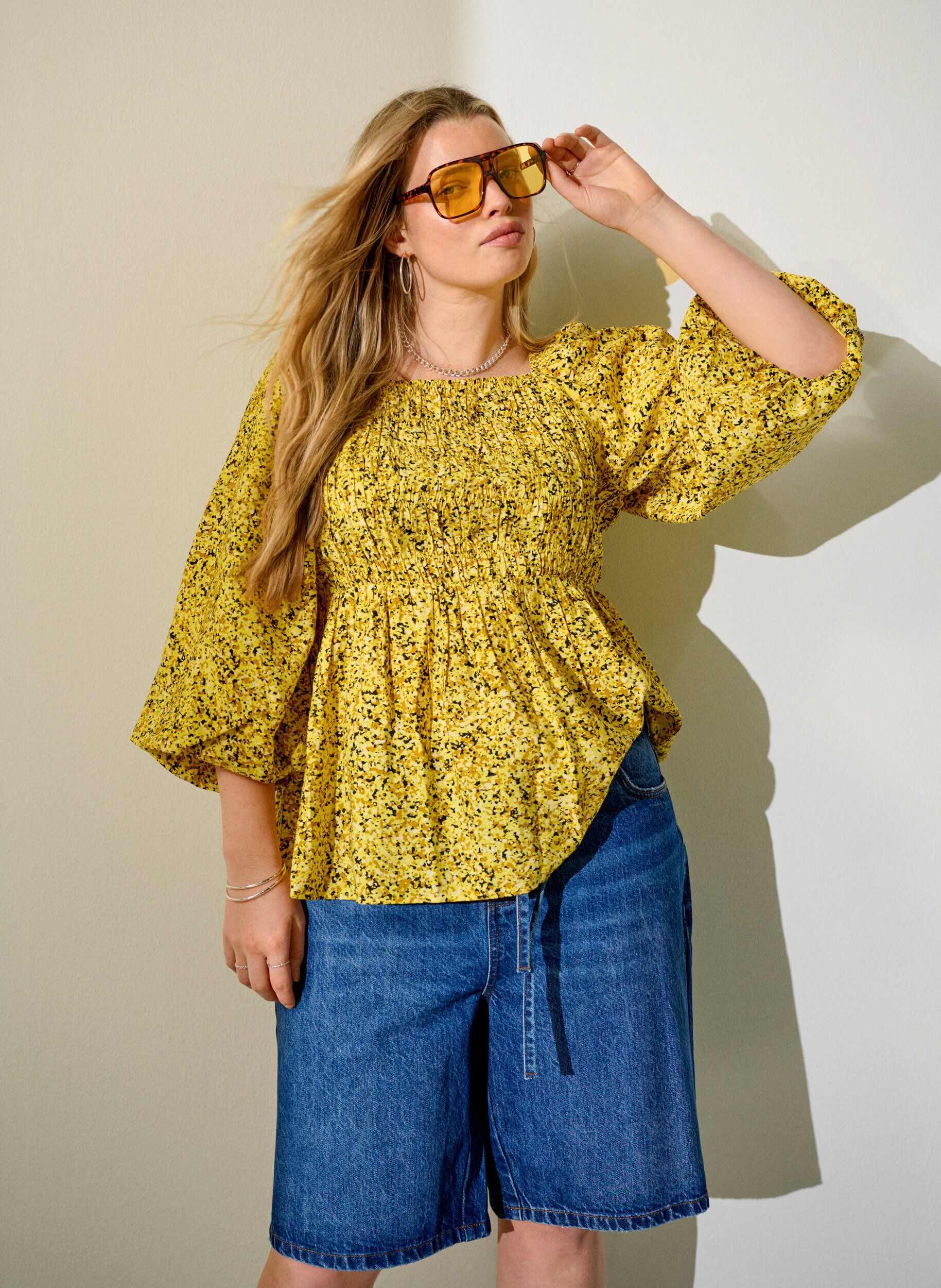 ZizziStrakke pasvorm denim shorts met strikriem, Blauw, Image image number 0