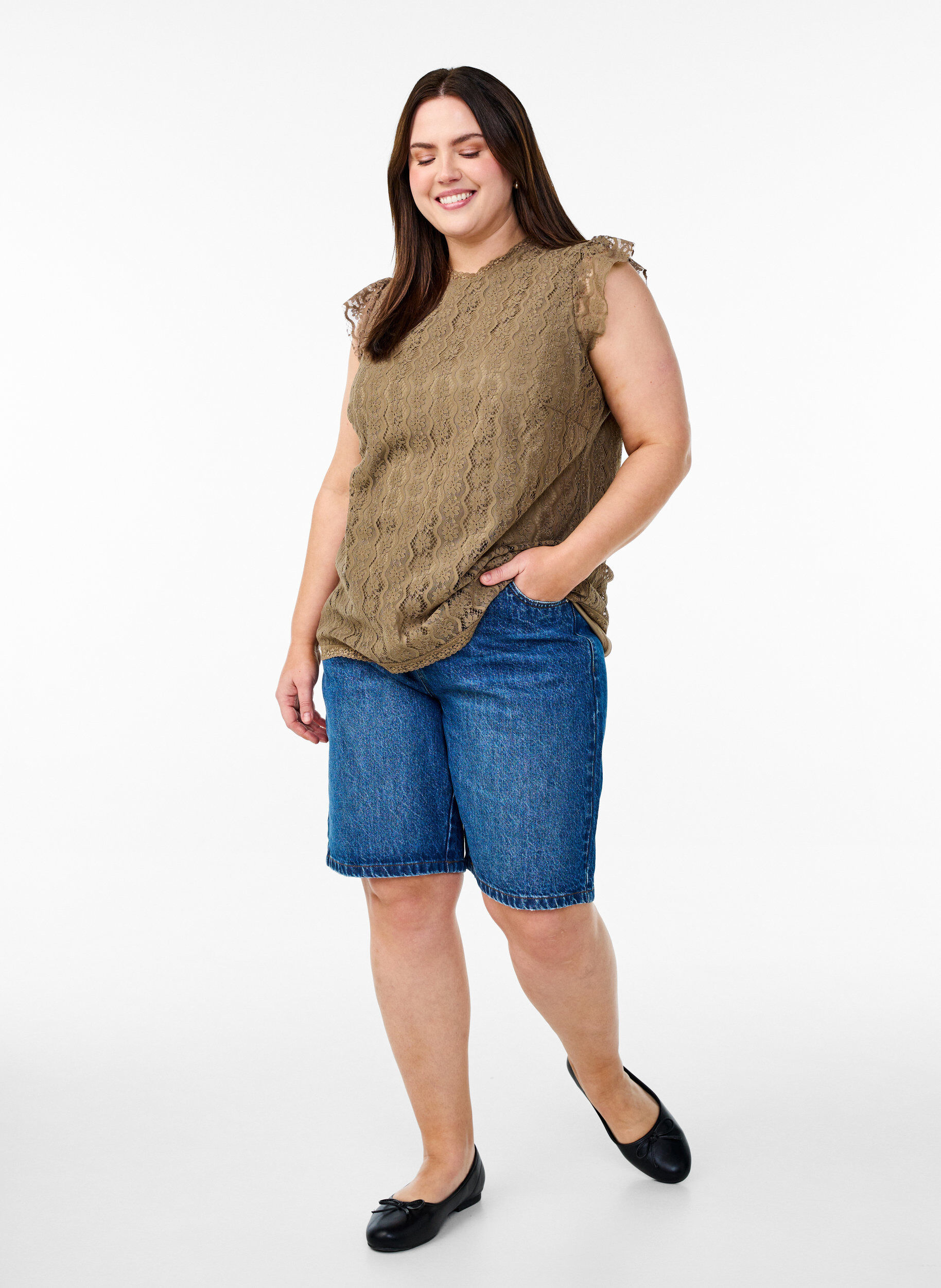 Zizzi Top en dentelle avec d&eacute;tails volant&eacute;s, Marron, Model image number 1