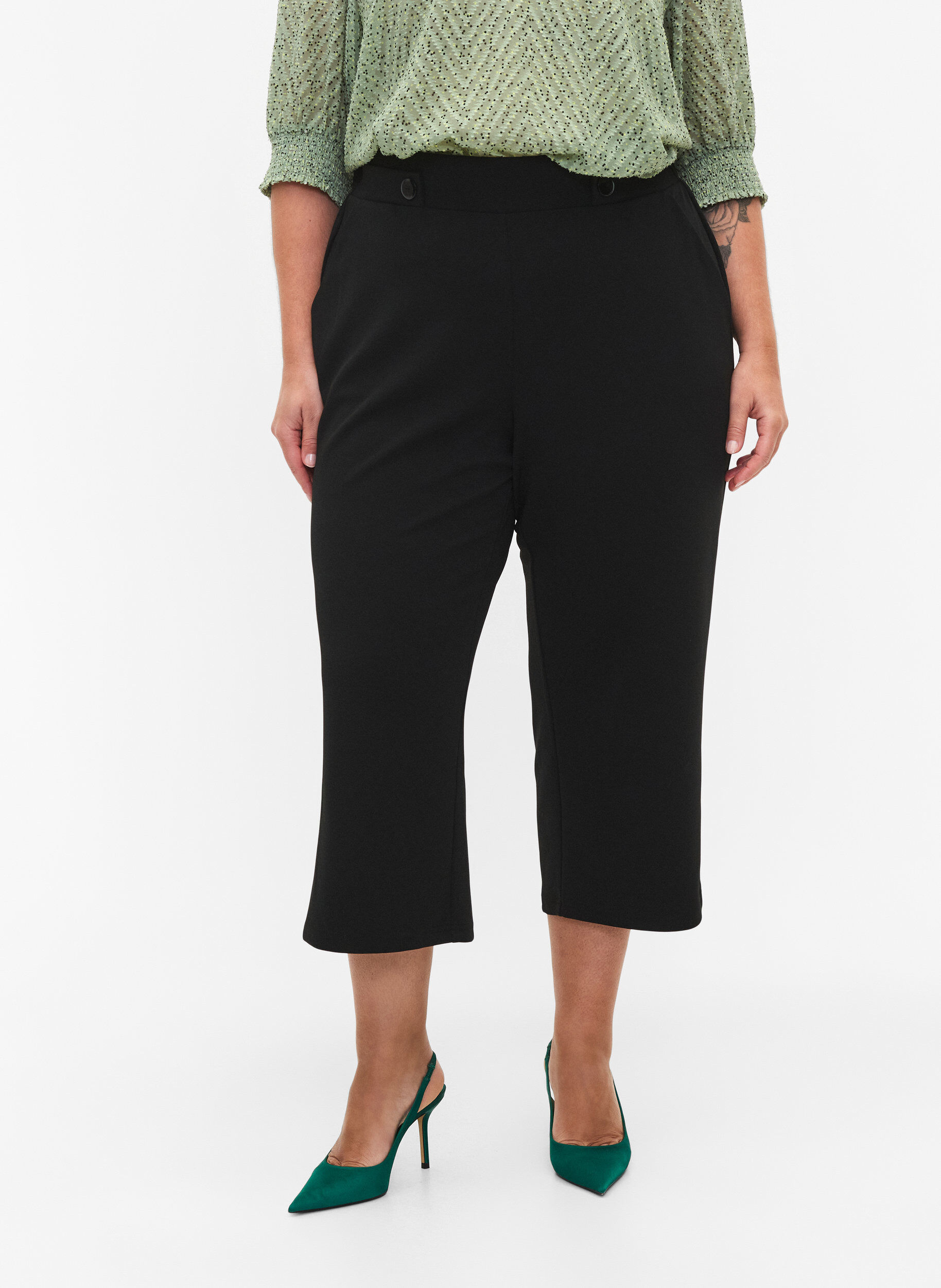 Zizzi7/8 broek met losse pasvorm, Zwart, Model image number 3