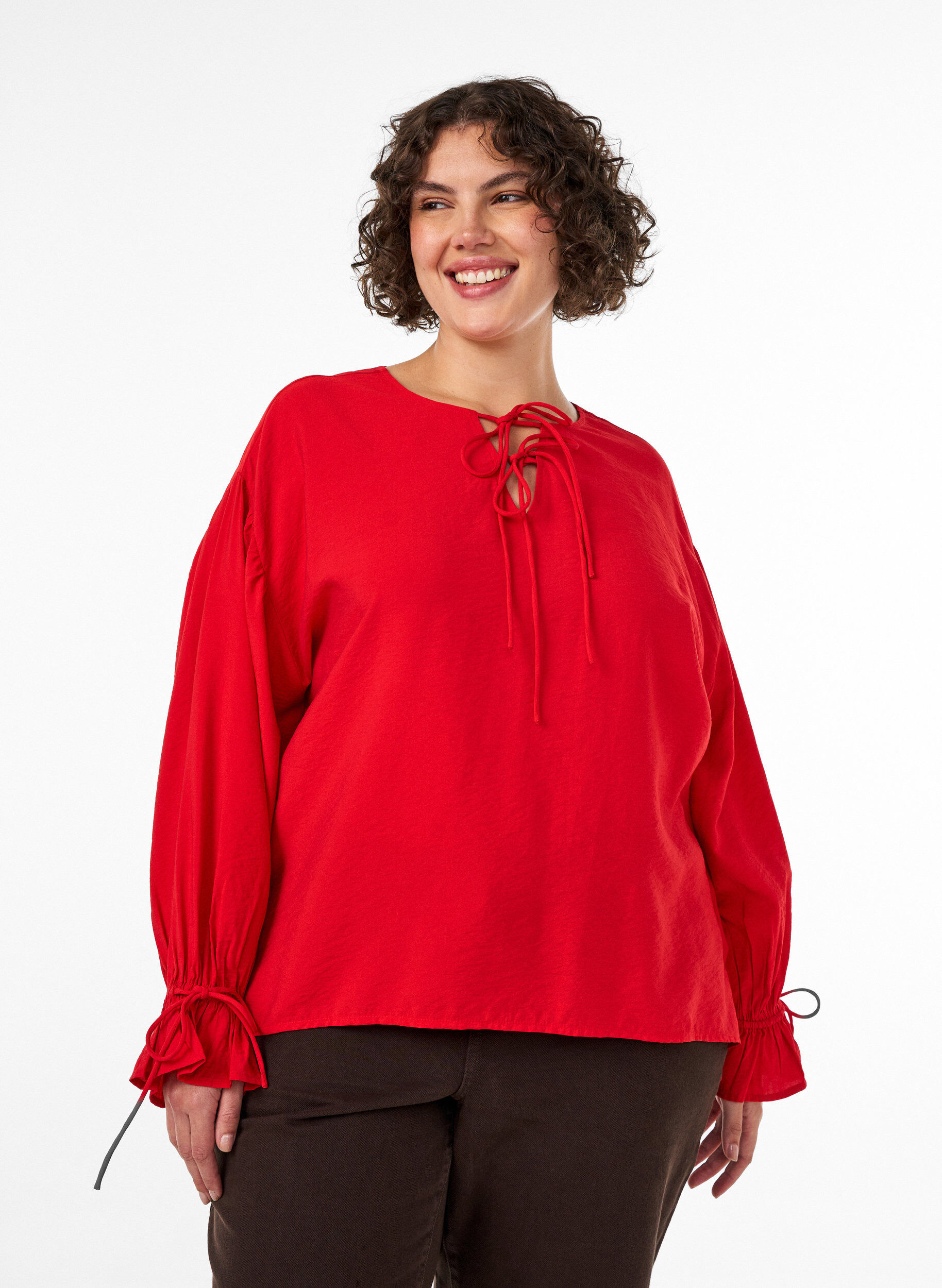 Viscose blouse met strikjes en ruches, Rood, Model