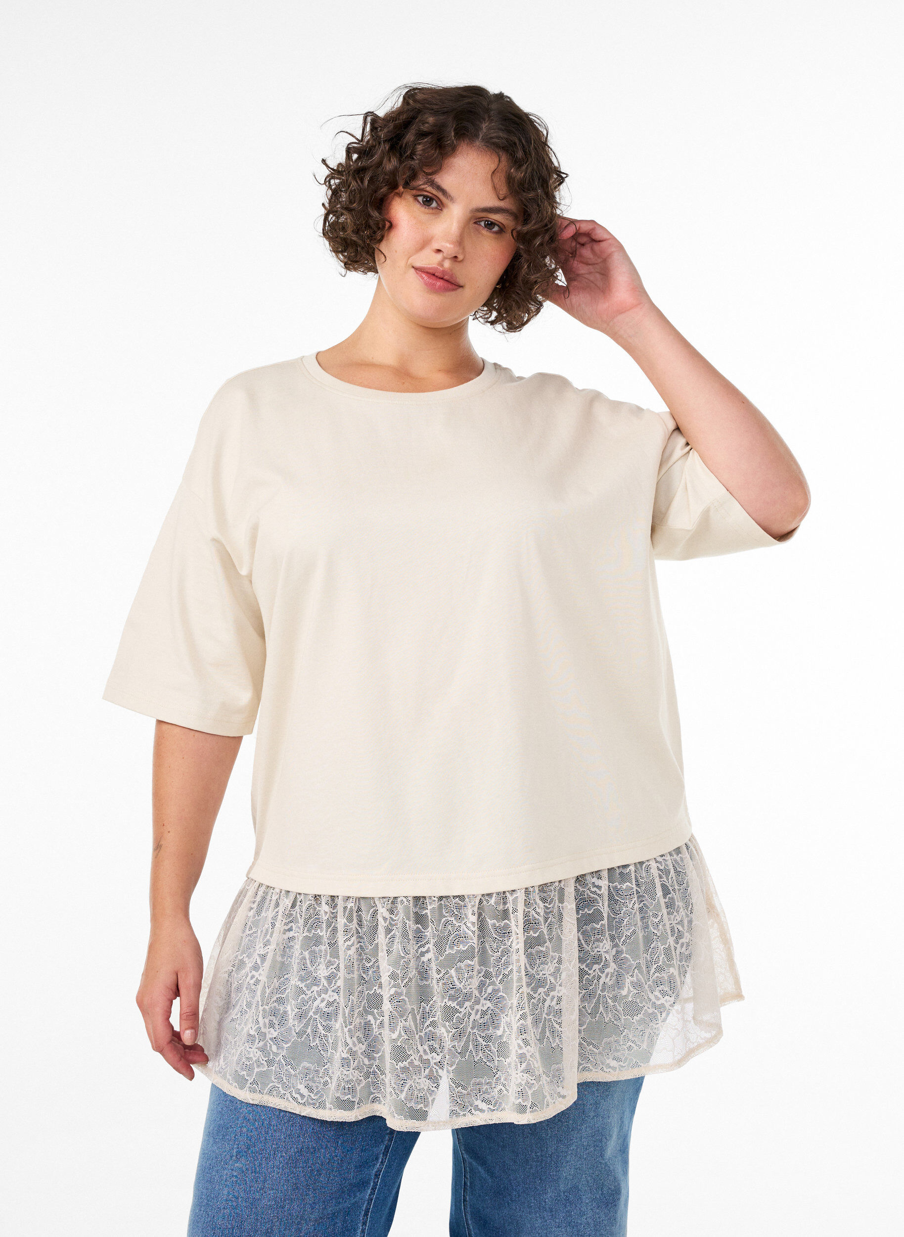 Los T-shirt met brede kanten rand, Vanille, Model