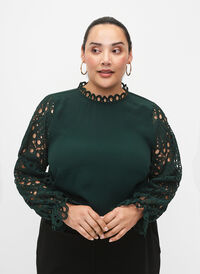 Viscose blouse met crochet mouwen, Scarab, Model