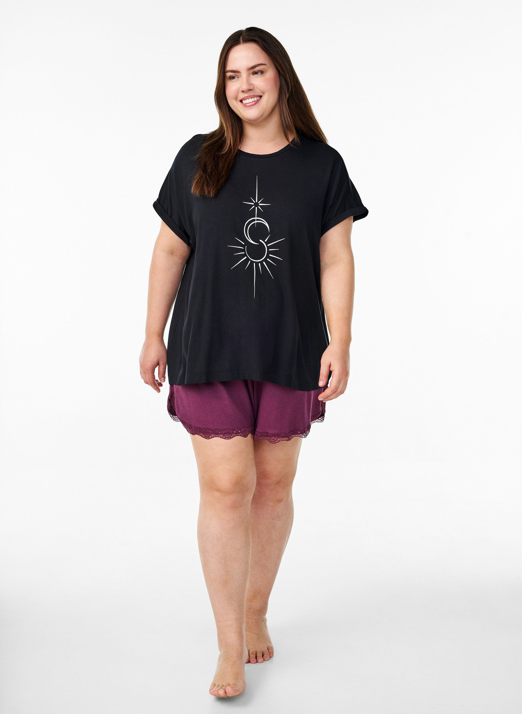 Zizzi T-shirt de nuit ample en viscose, Noir, Model image number 1