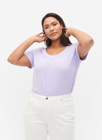 Basic t-shirt in effen kleur met katoen, Lavender, Model