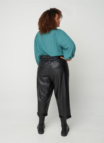 Pantalon 3/4 en simili-cuir, Black, Model image number 0