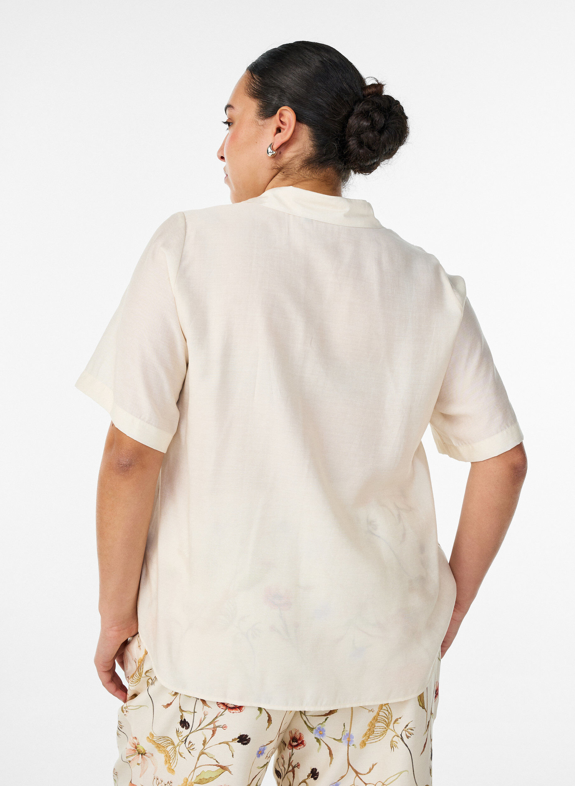 ZizziBlouse met ellebooglange mouwen en bloemenaccenten, Beige, Model image number 2