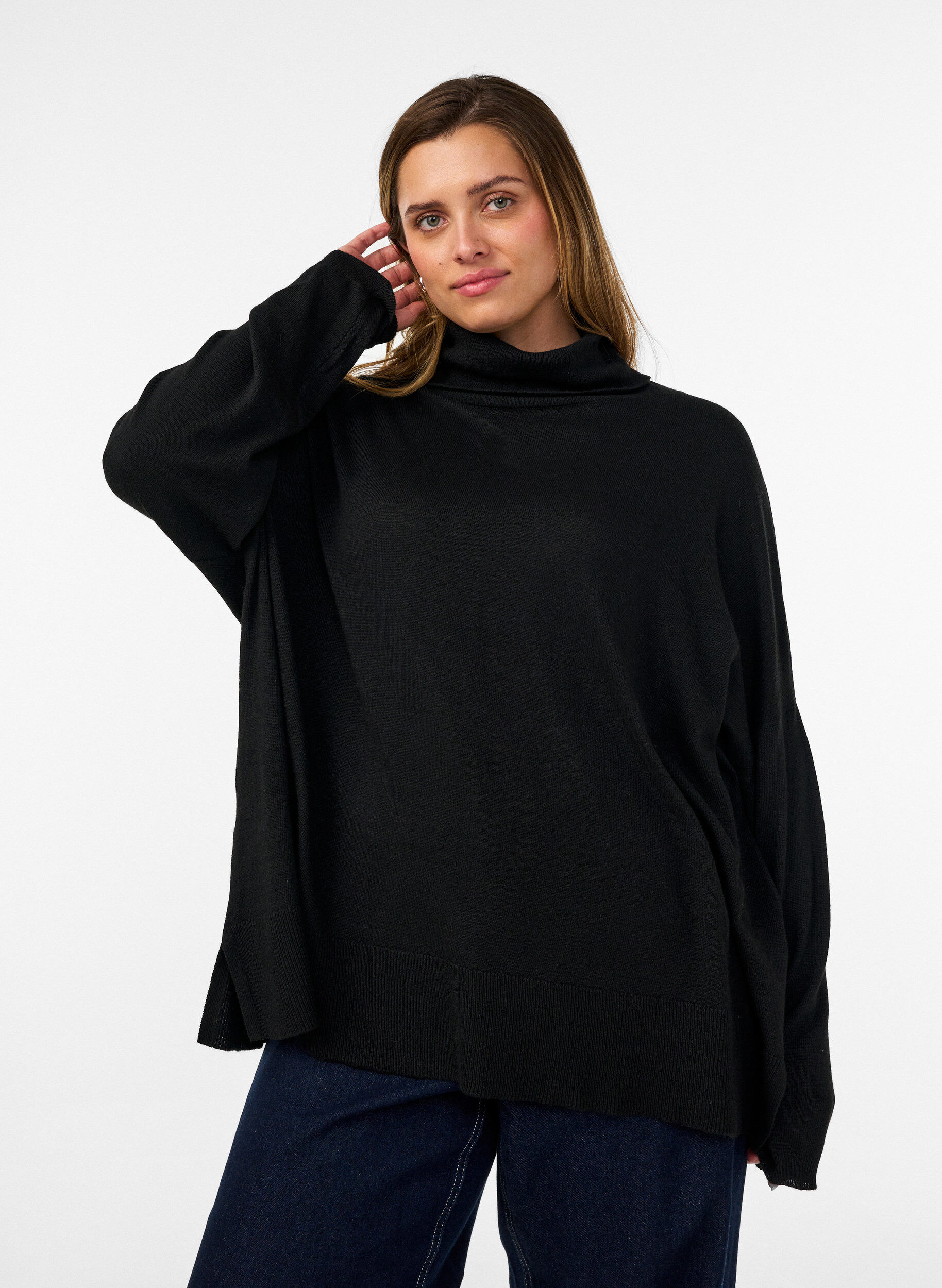 Pull &agrave; col roul&eacute; &agrave; coupe ample, Noir, Model