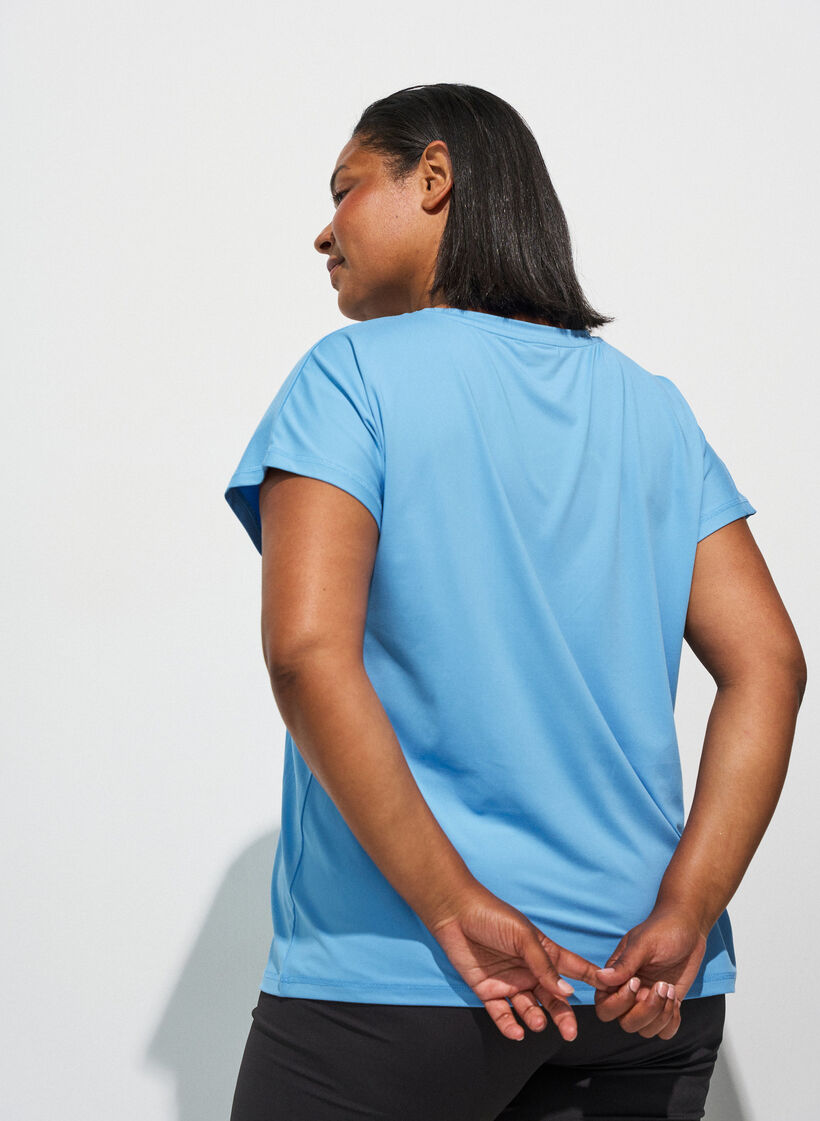 T-shirt de sport ample avec col en v, Bleu Clair, Model image number 2