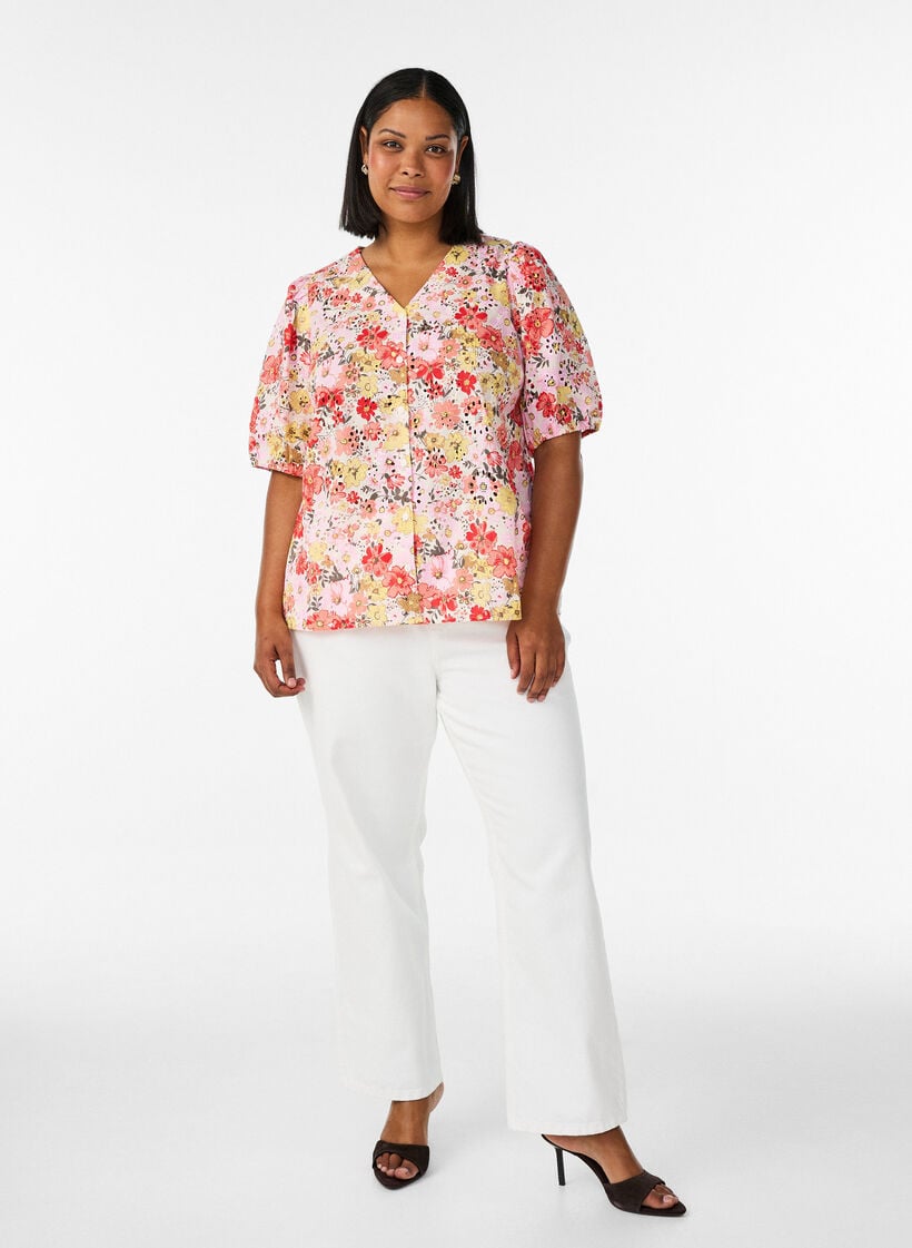 Bloemenblouse met broderiegatwerk en V-hals, Roze, Model image number 1