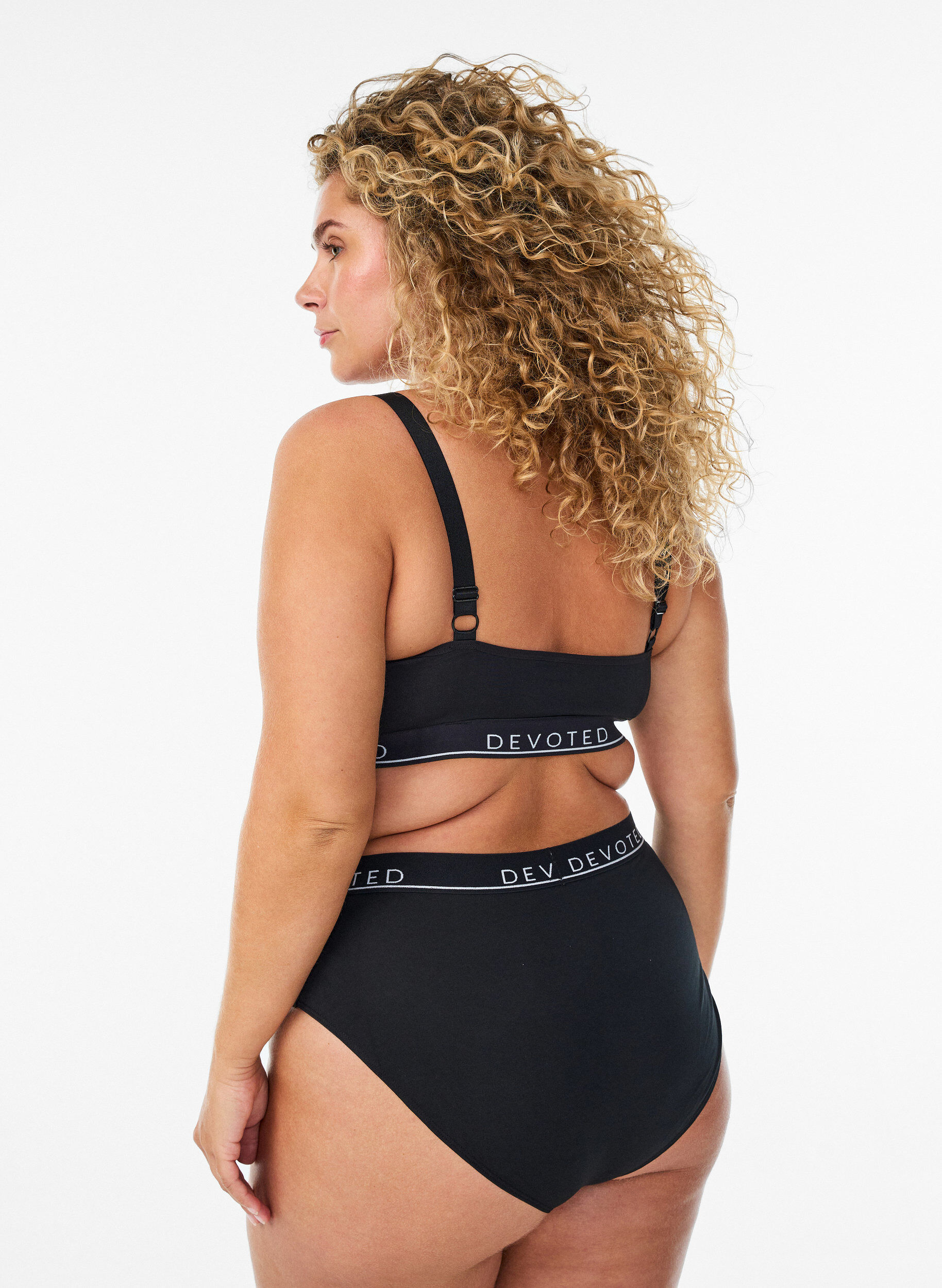 Zizzi Haut soutien-gorge en coton avec bretelles r&eacute;glables, Noir, Model image number 2