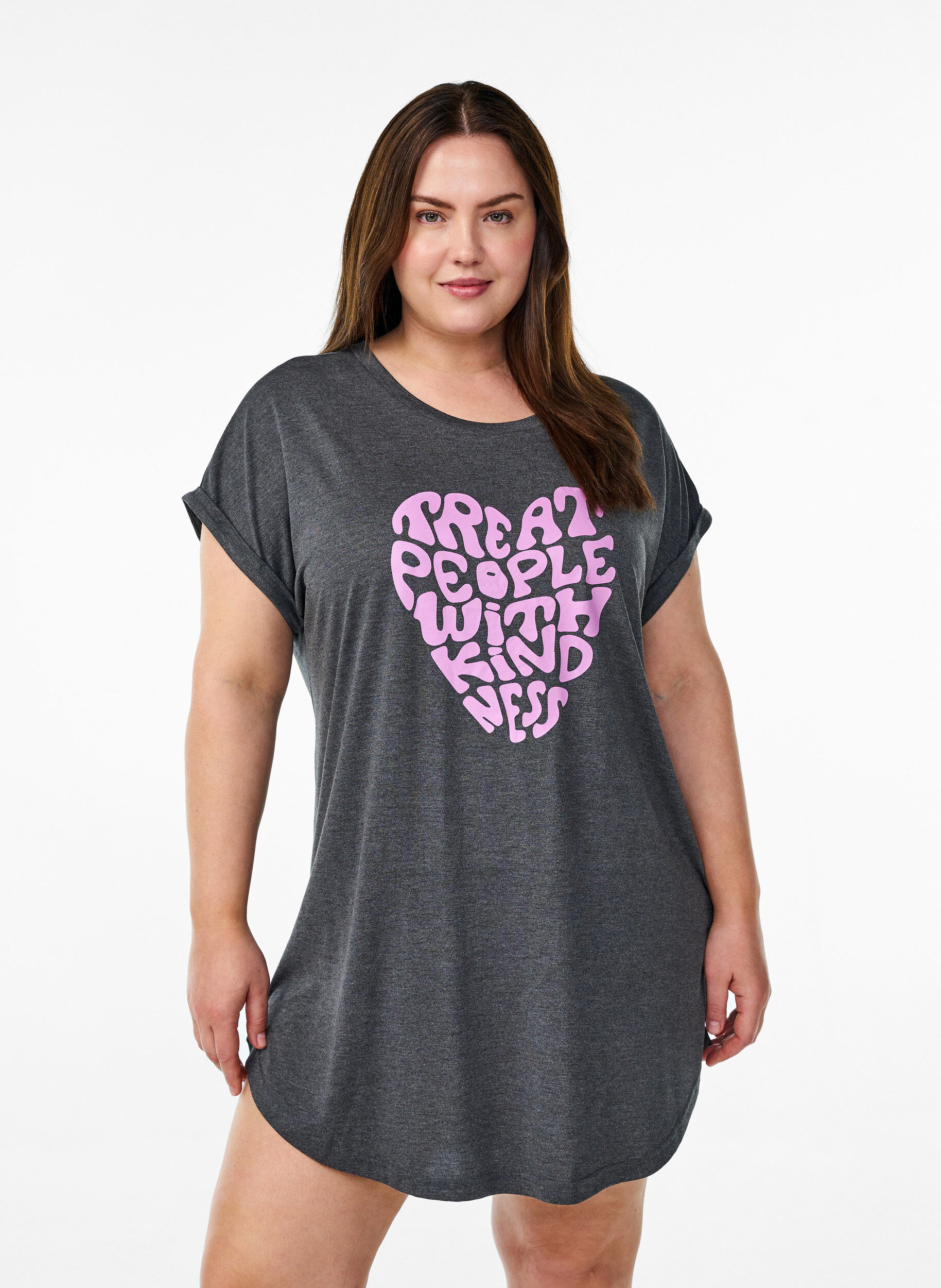 Zizzi Chemise de nuit &agrave; manches courtes avec imprim&eacute; de texte, Noir, Model image number 0