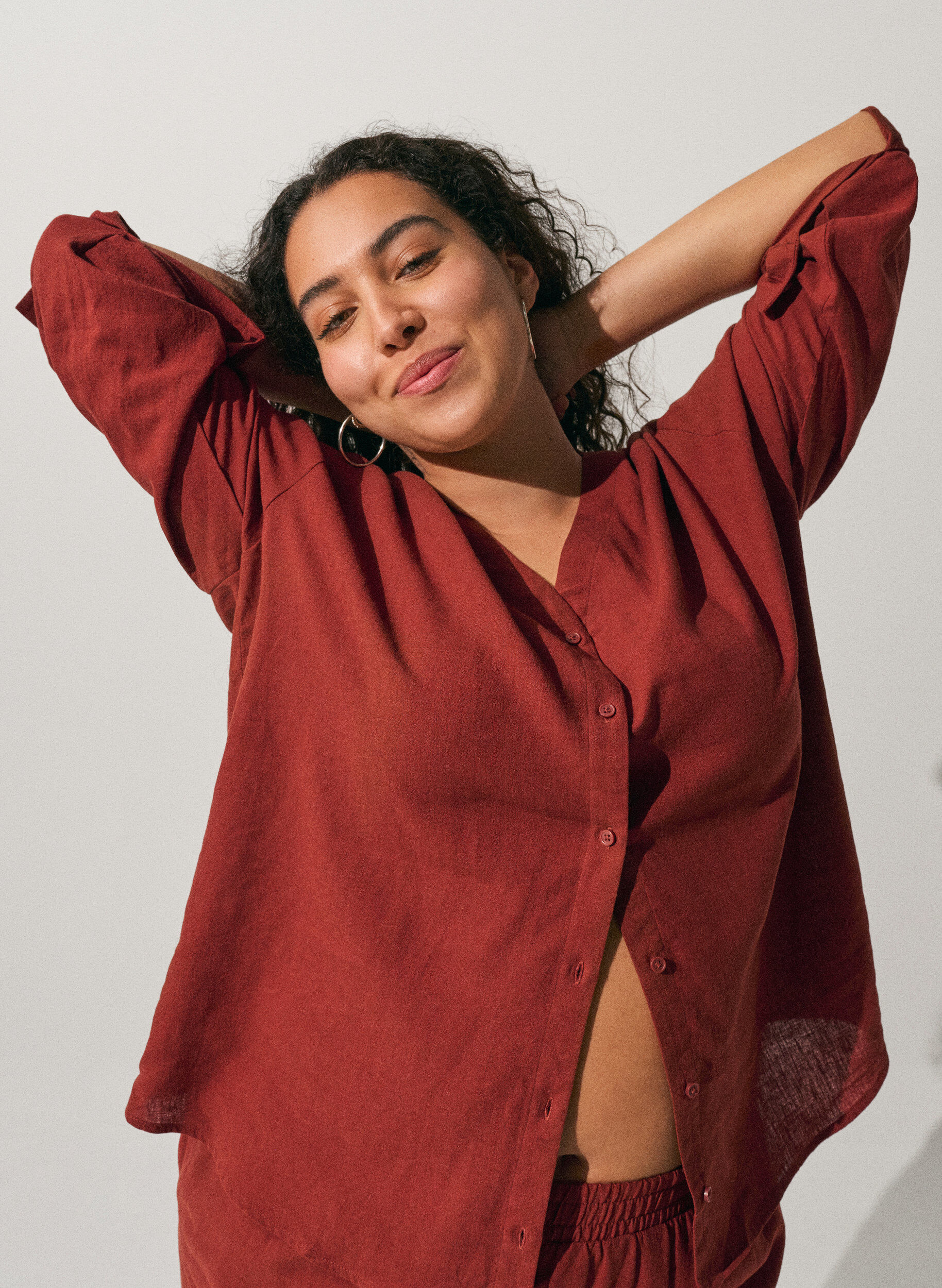 Blouse in linnen en viscose met V-hals