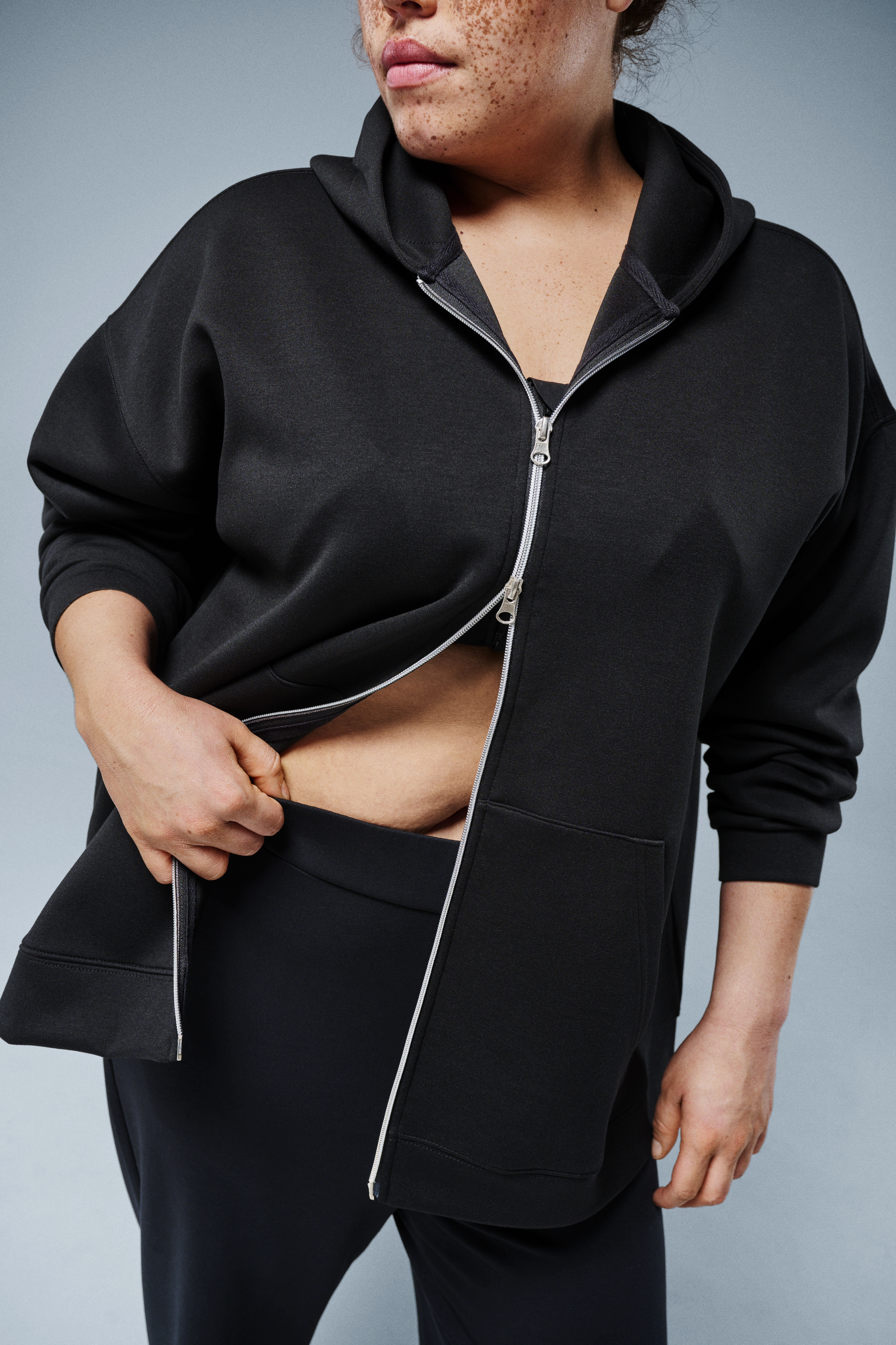 Zizzi Sweat &agrave; capuche noir, , Model