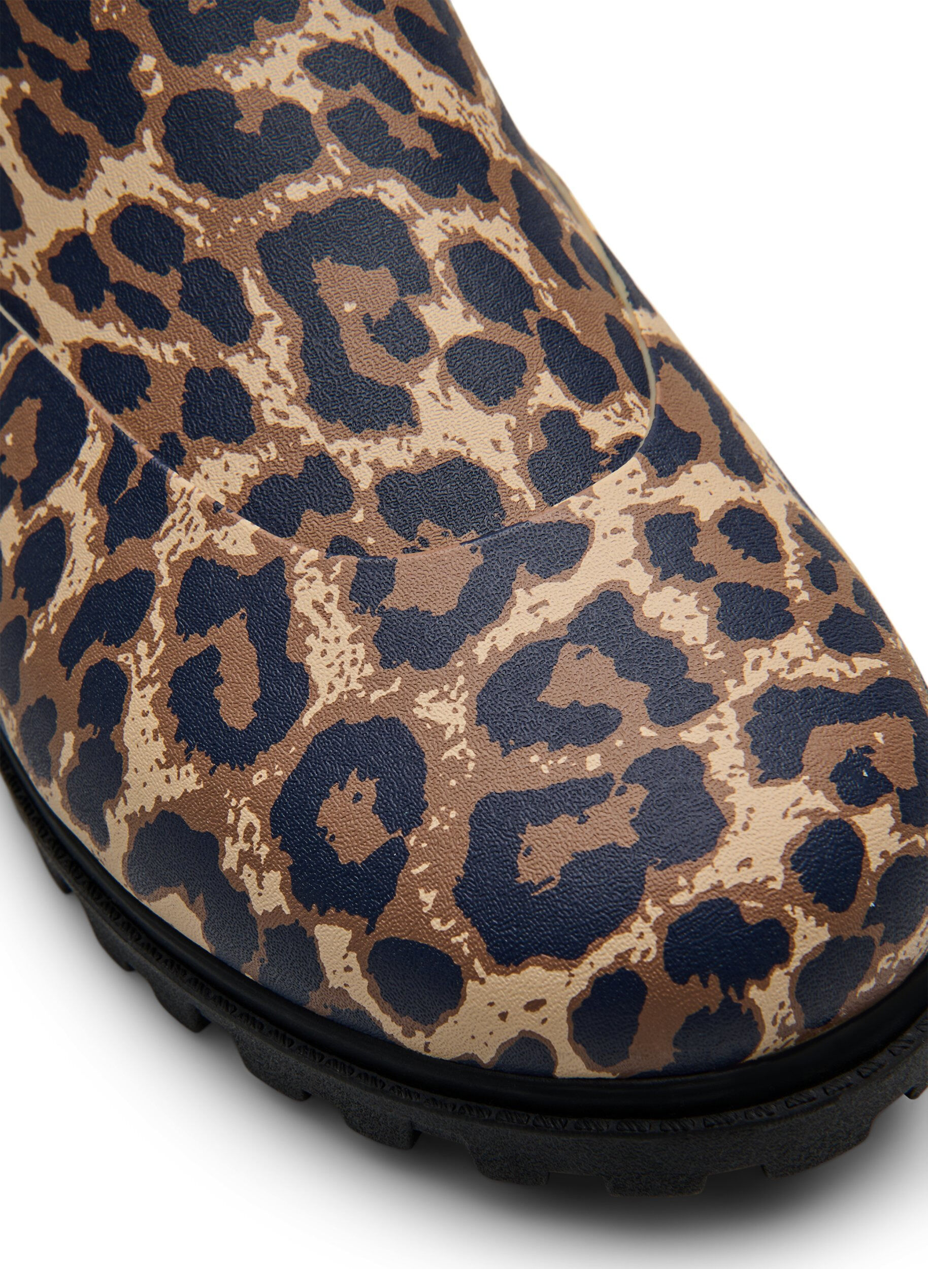ZizziWide fit - Korte regenlaarzen met elastische neopreen schacht, Leopard AOP, Packshot image number 3