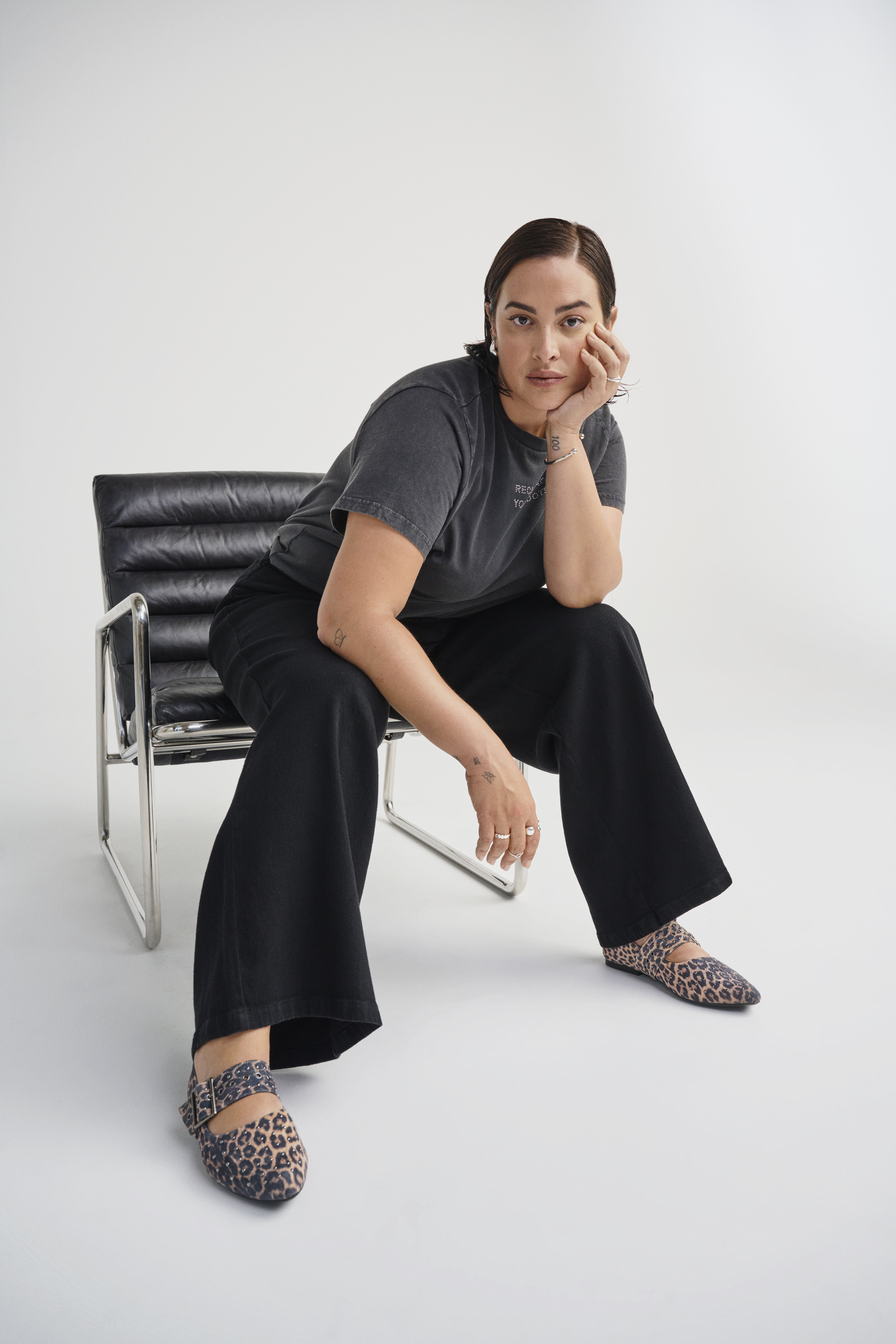 Zizzi Ballerine en l&eacute;opard avec clous, , Model