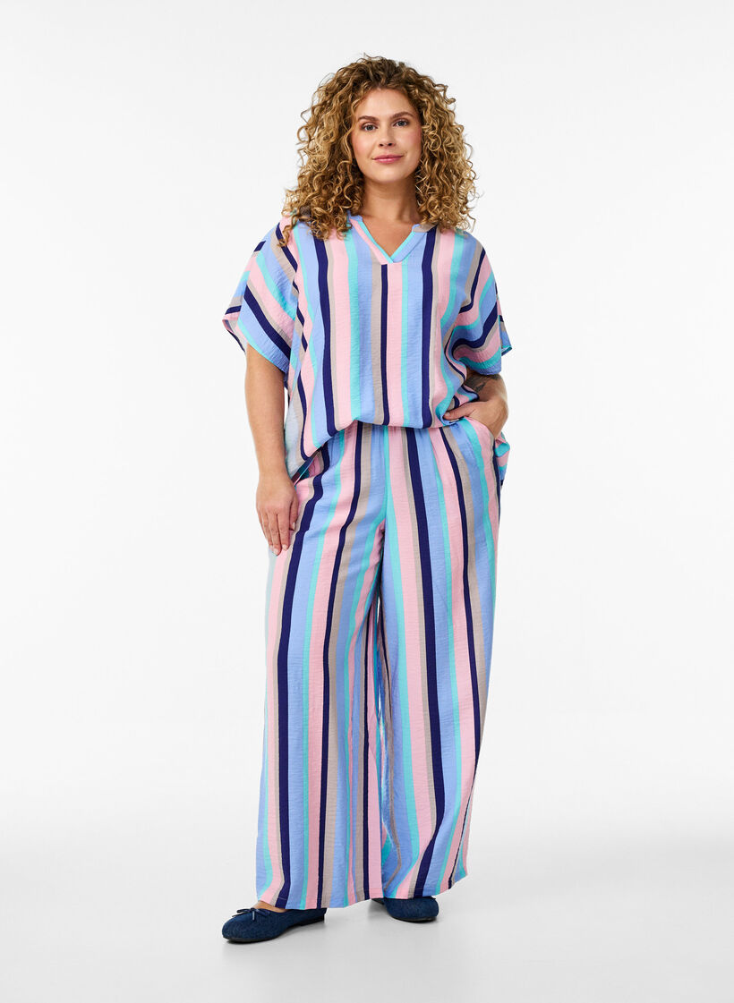 Blouse van viscose met strepen en korte mouwen, Blauw, Model image number 1