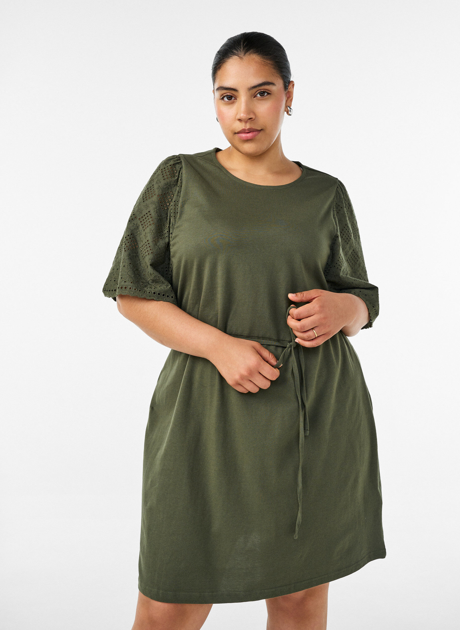 Robe en coton avec manches en broderie anglaise et ceinture &agrave; nouer, Vert, Model