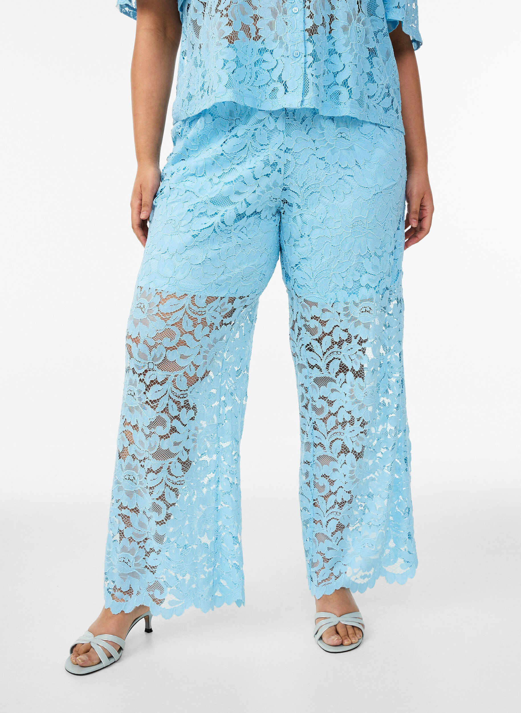Zizzi Pantalon taille haute en dentelle &agrave; coupe droite, Bleu, Model image number 2