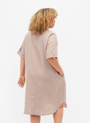 Korte mouw jurk in 100% linnen, Sand, Model image number 1