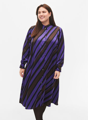 Robe-chemise en satin à rayures diagonales, Stripe AOP, Model image number 2