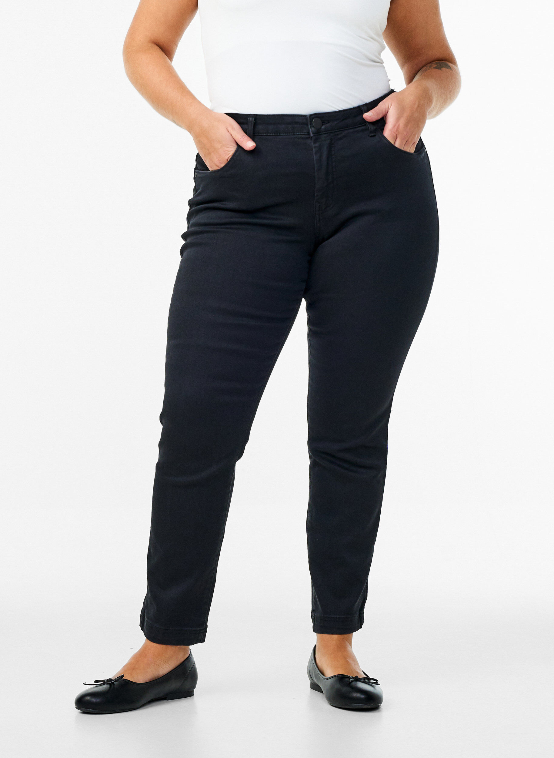 ZizziSlim fit Emily jeans met normale taille, Zwart, Model image number 2