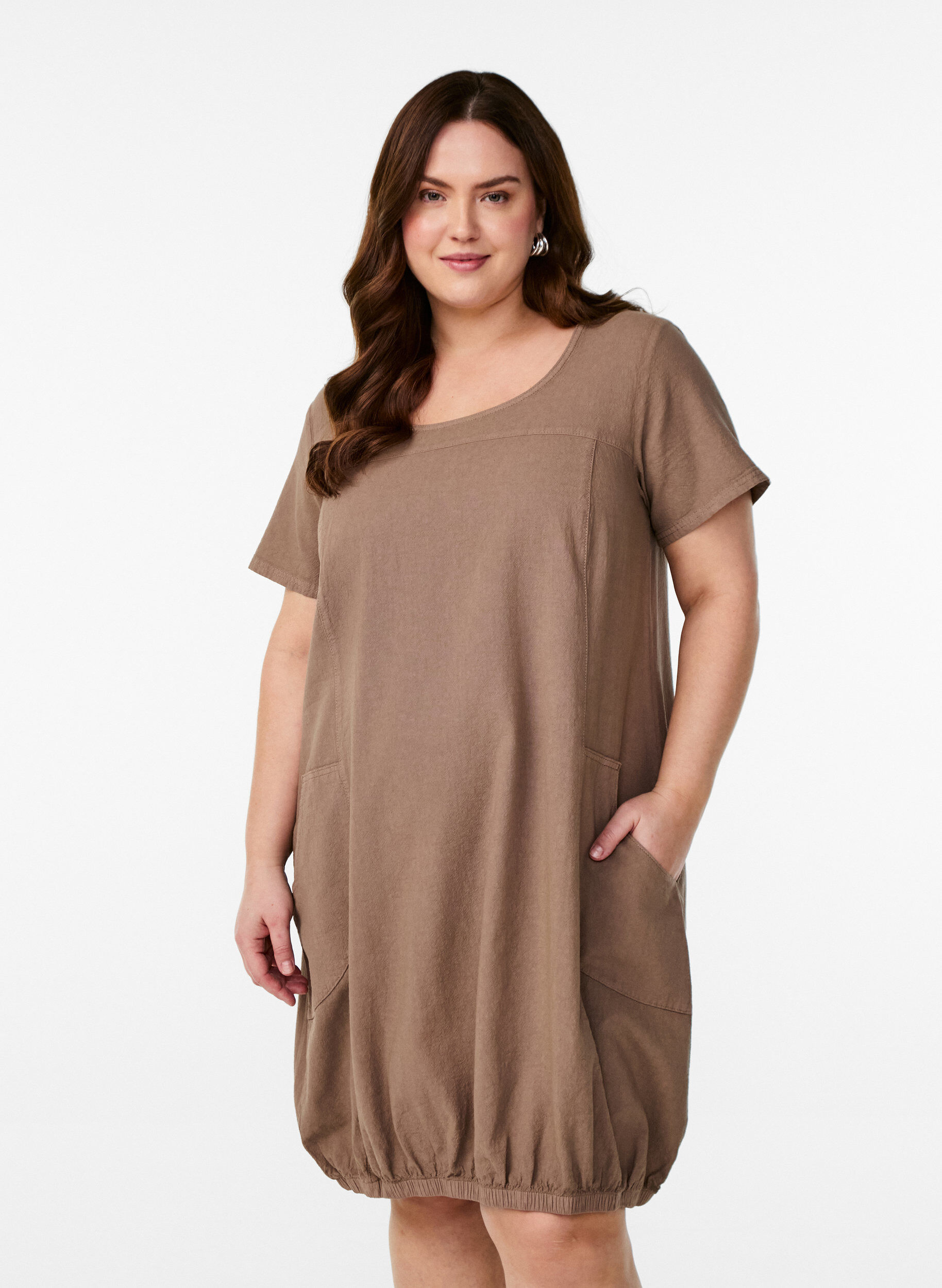 Robe en coton &agrave; manches courtes, Marron, Model