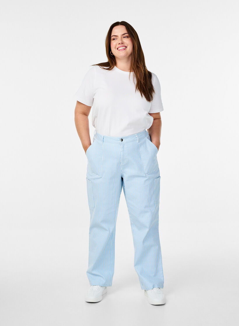 T-shirt en coton biologique avec col rond, Bright White, Model image number 2