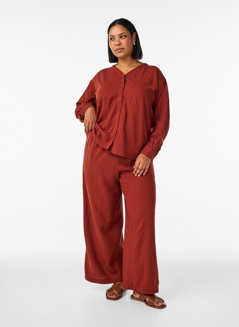 Blouse en lin et viscose avec col en V, Bordeaux, Model image number 1
