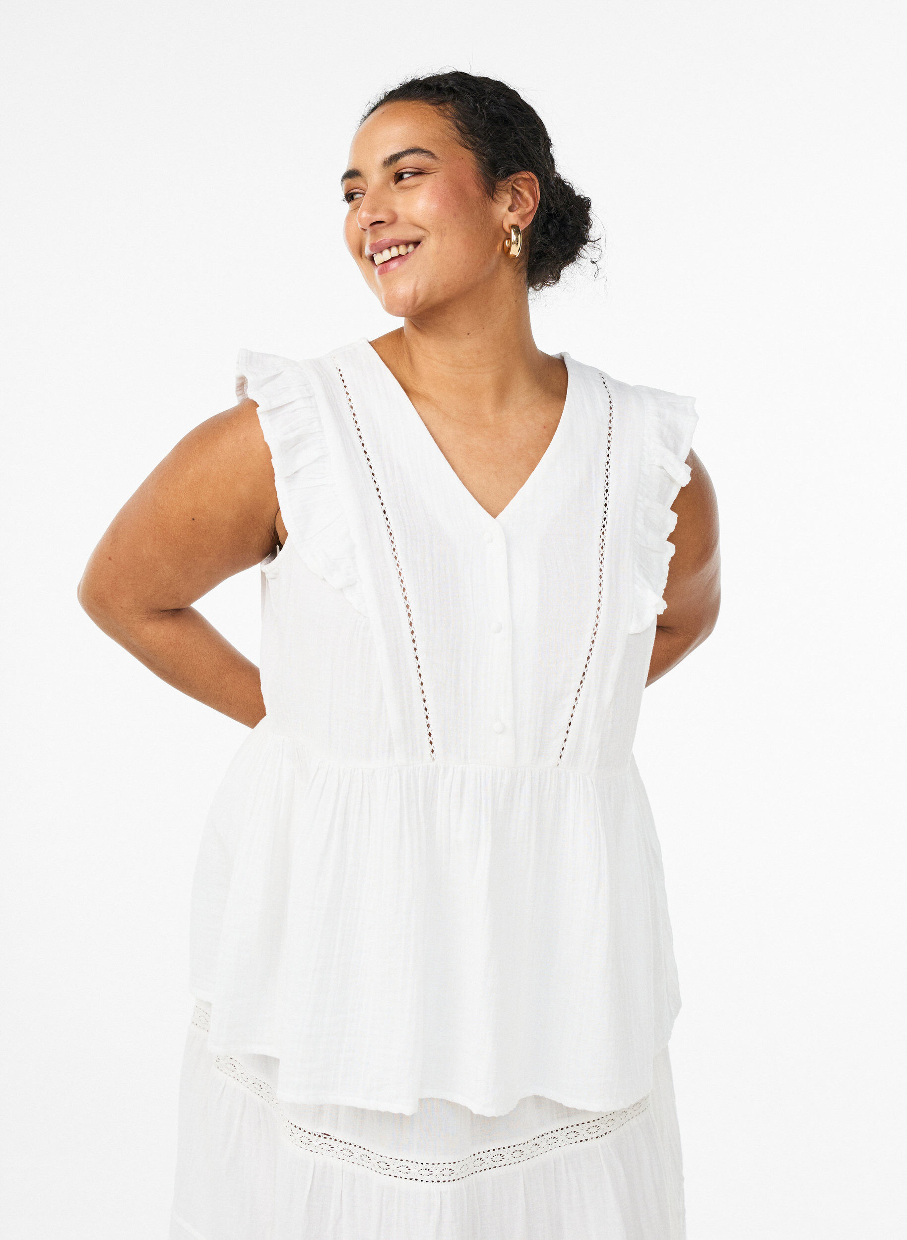Blouse sans manches en mousseline de coton avec volants, Blanc, Model
