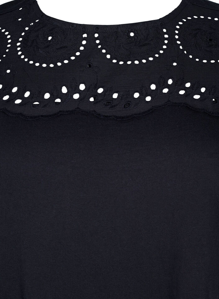 T-shirt van biologisch katoen met broderie anglaise, Black, Packshot image number 2