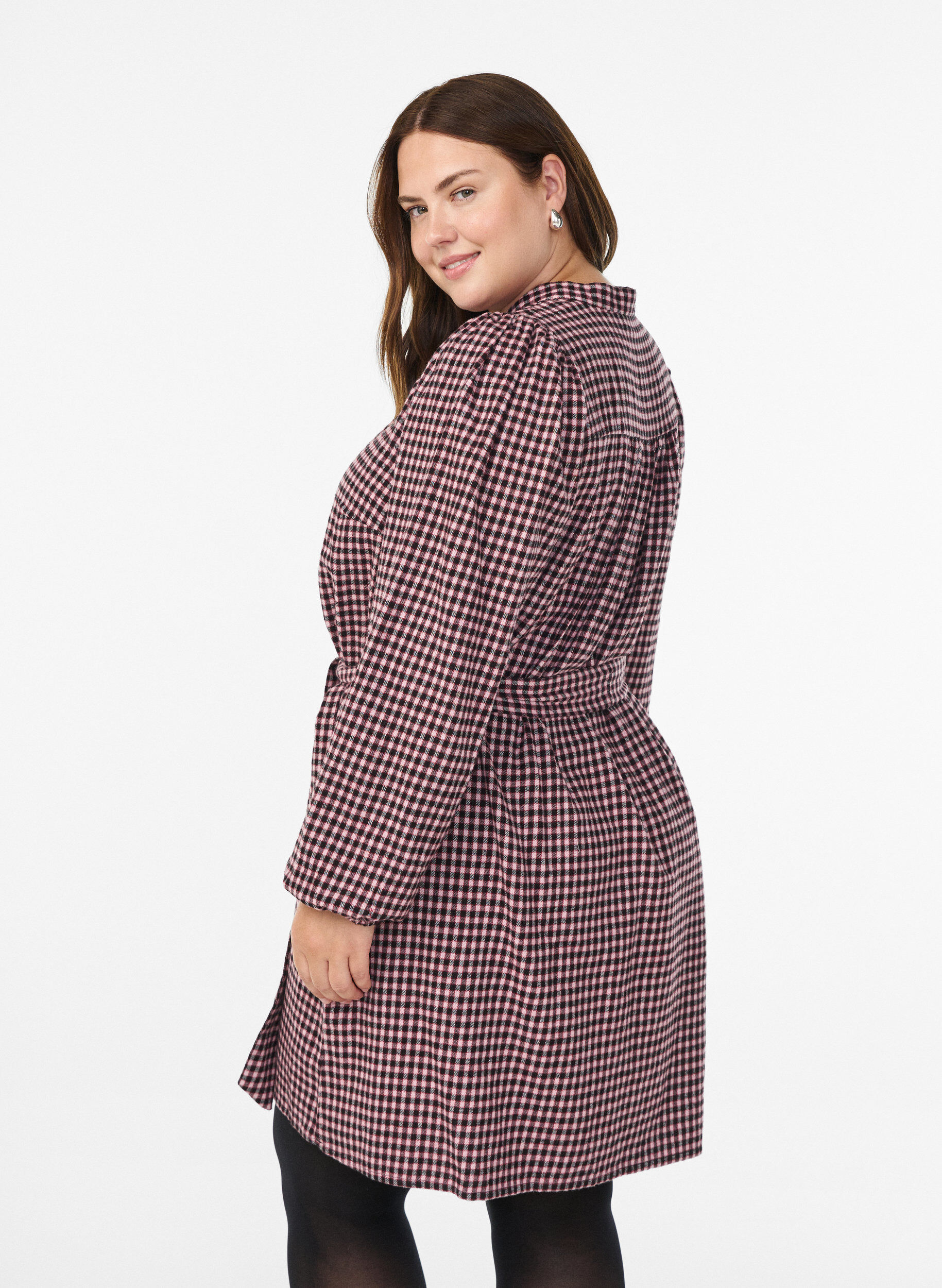 Zizzi Robe courte &agrave; carreaux avec une ceinture &agrave; nouer, Rouge, Model image number 2