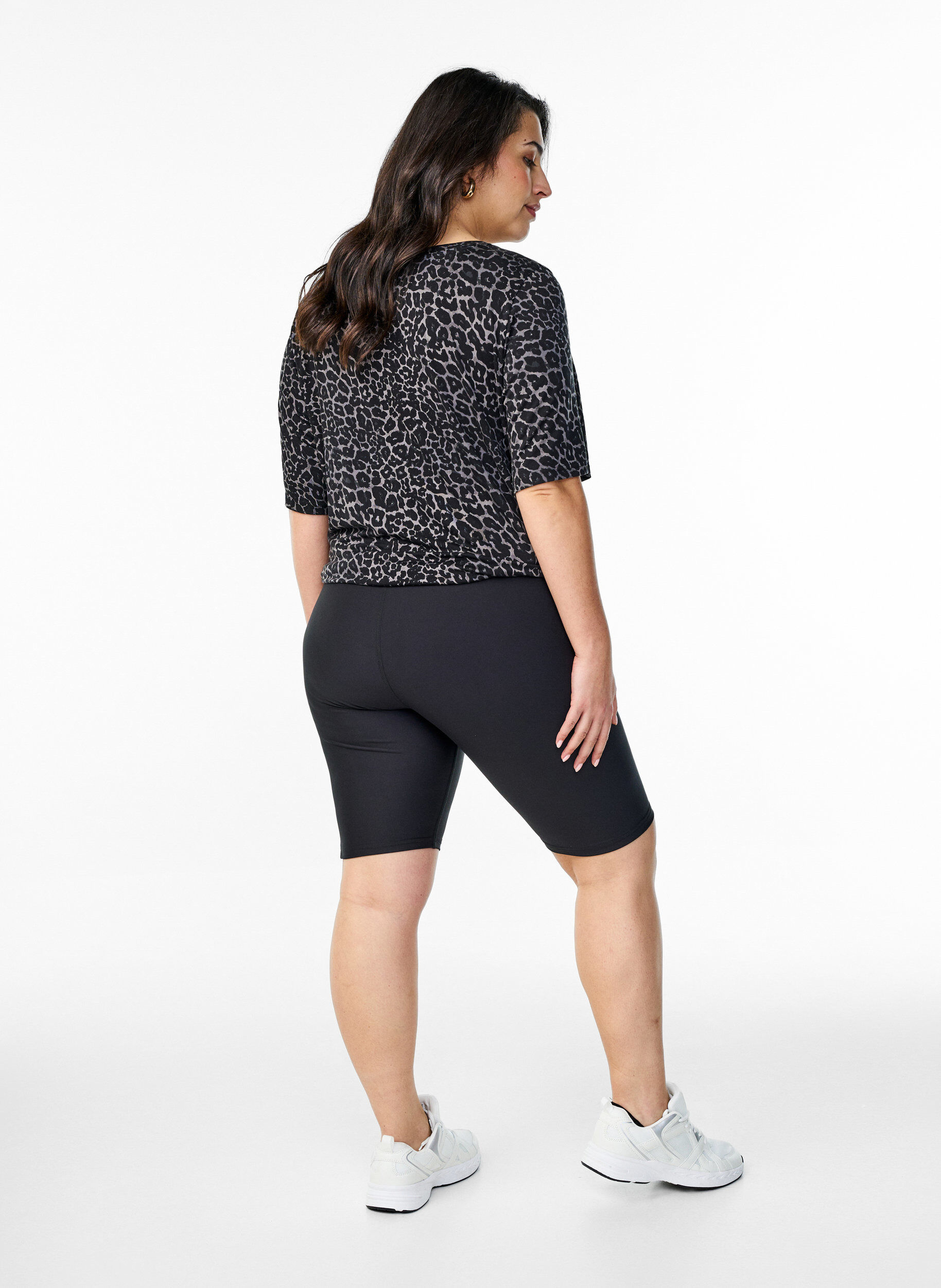 ZizziStrakzittende shorts met zakken aan de zijkant, Zwart, Model image number 2