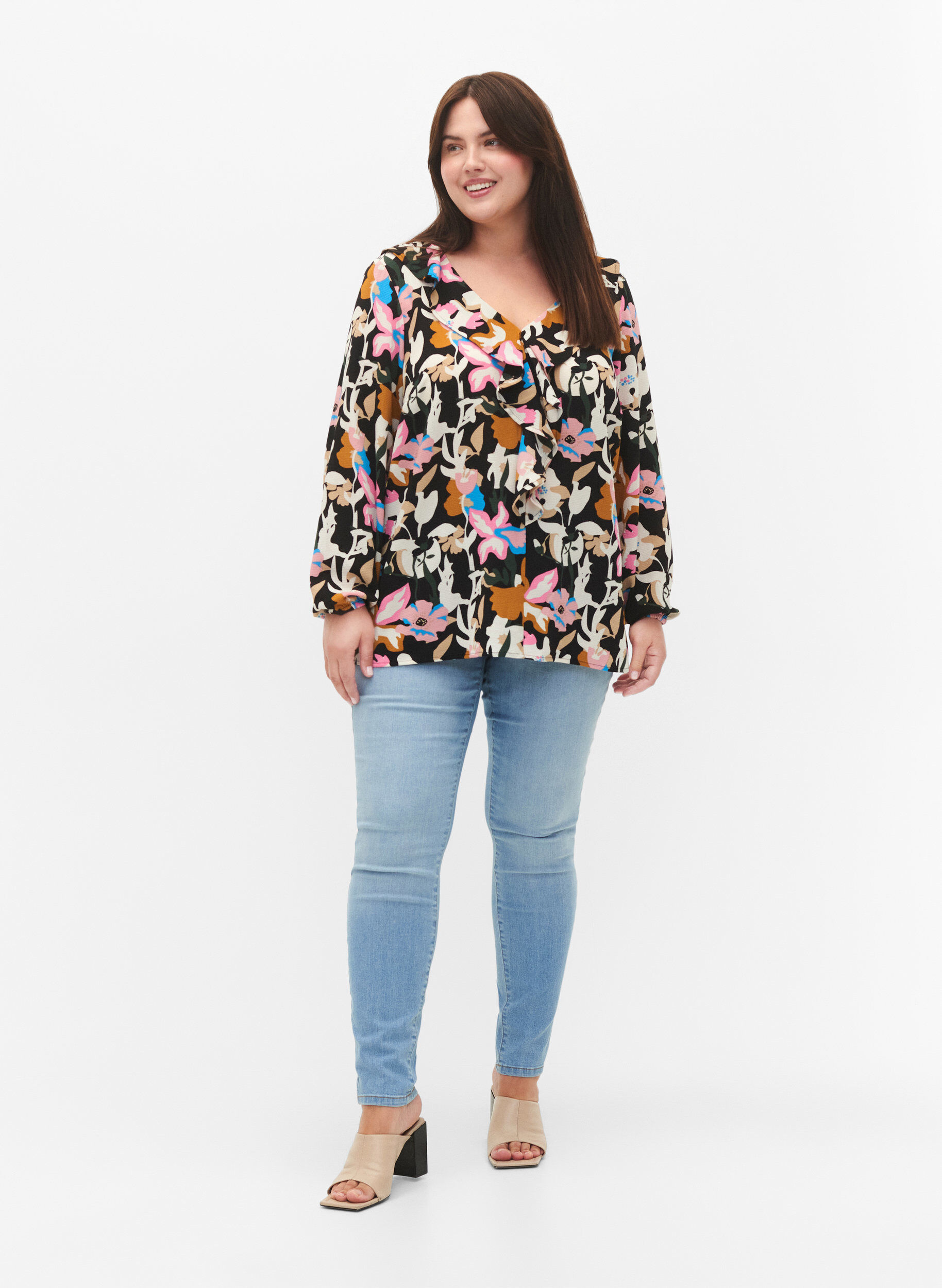 Zizzi Blouse imprim&eacute;e &agrave; volants, Black Multi Flower, Model image number 3