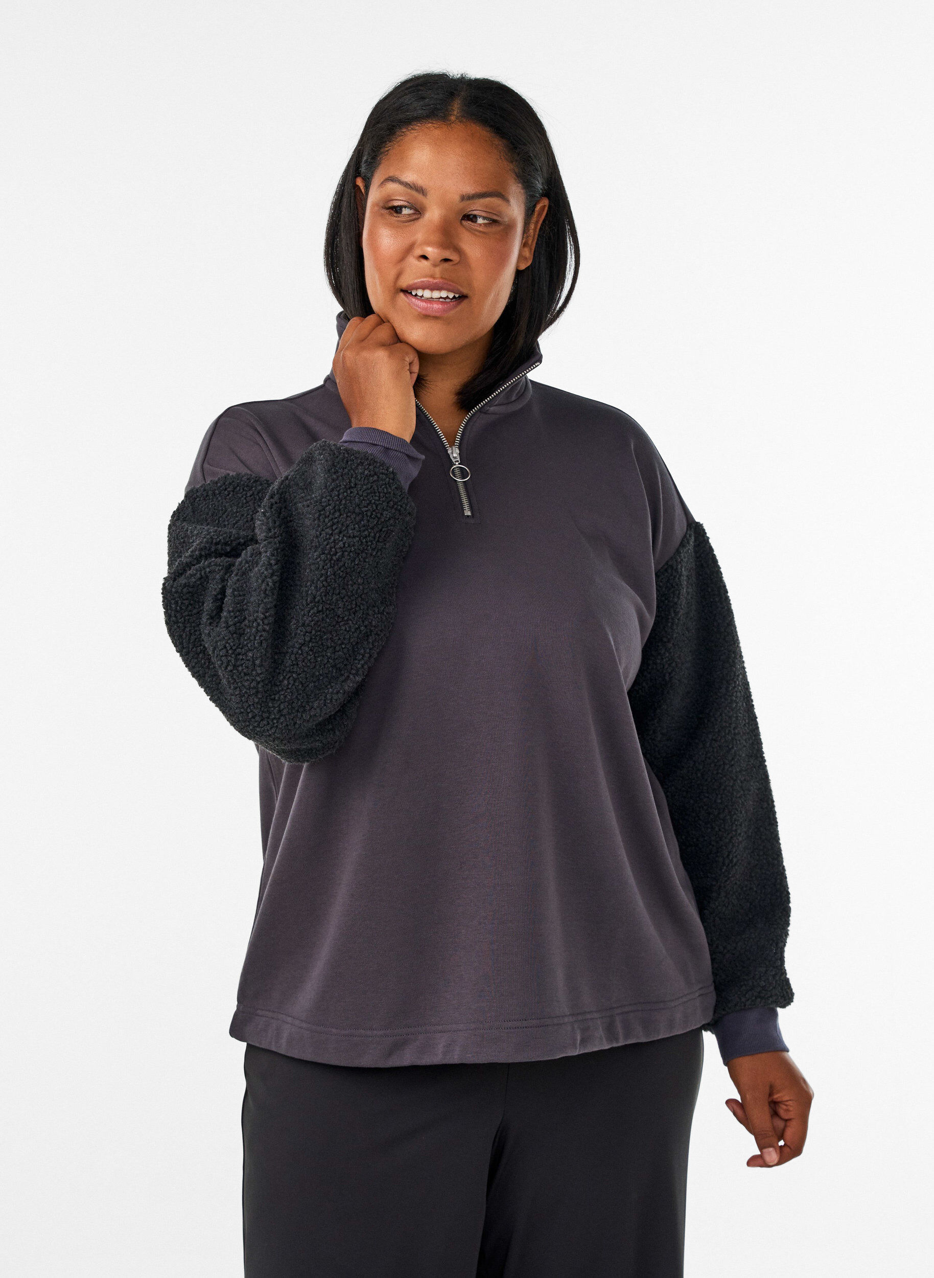 Sweatshirt met teddymouwen en een hoge hals, Grijs, Model
