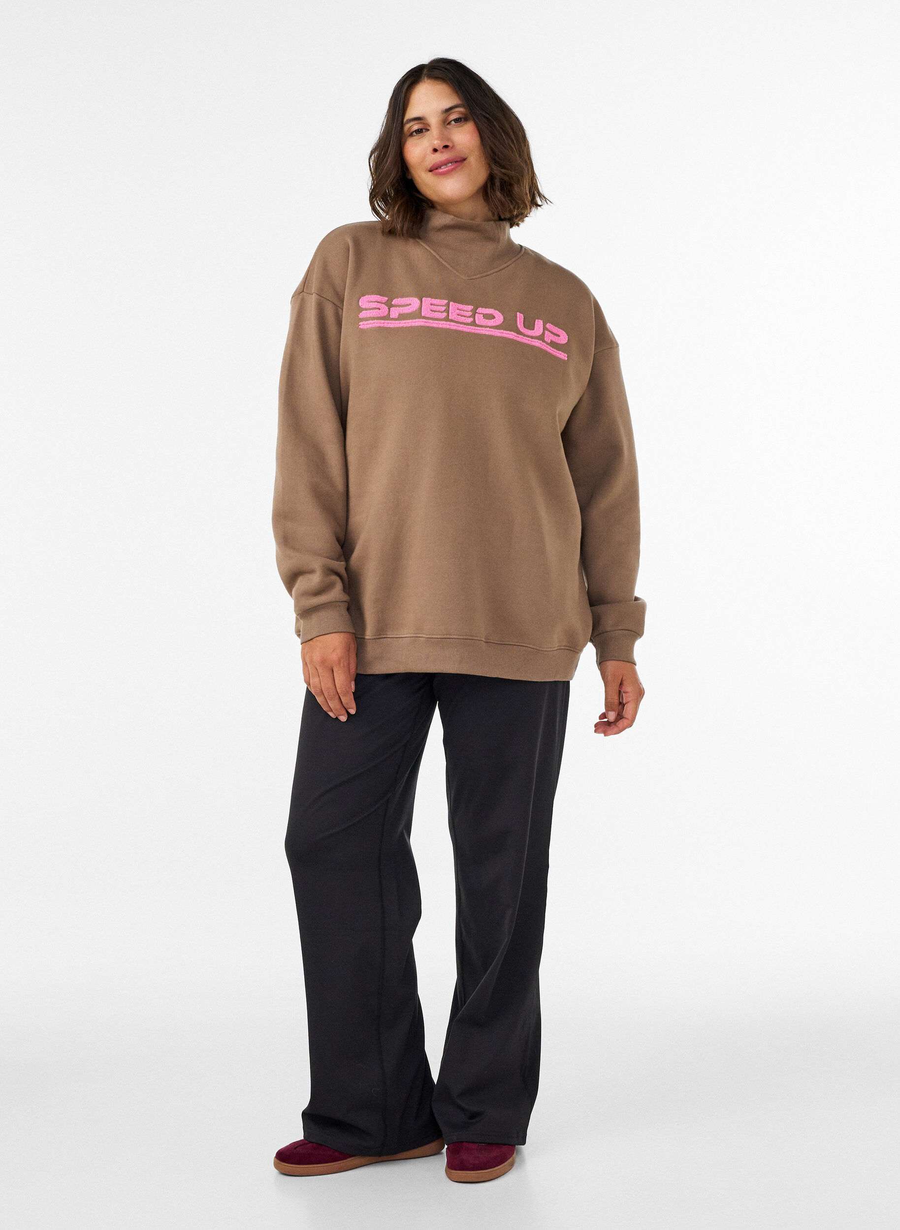 ZizziSweatshirt avec col montant et motif sportif sur le devant, Marron, Model image number 1