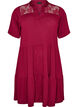 Robe en jersey avec d&eacute;tails en dentelle et jupe superpos&eacute;e, Rouge, Packshot image number 0