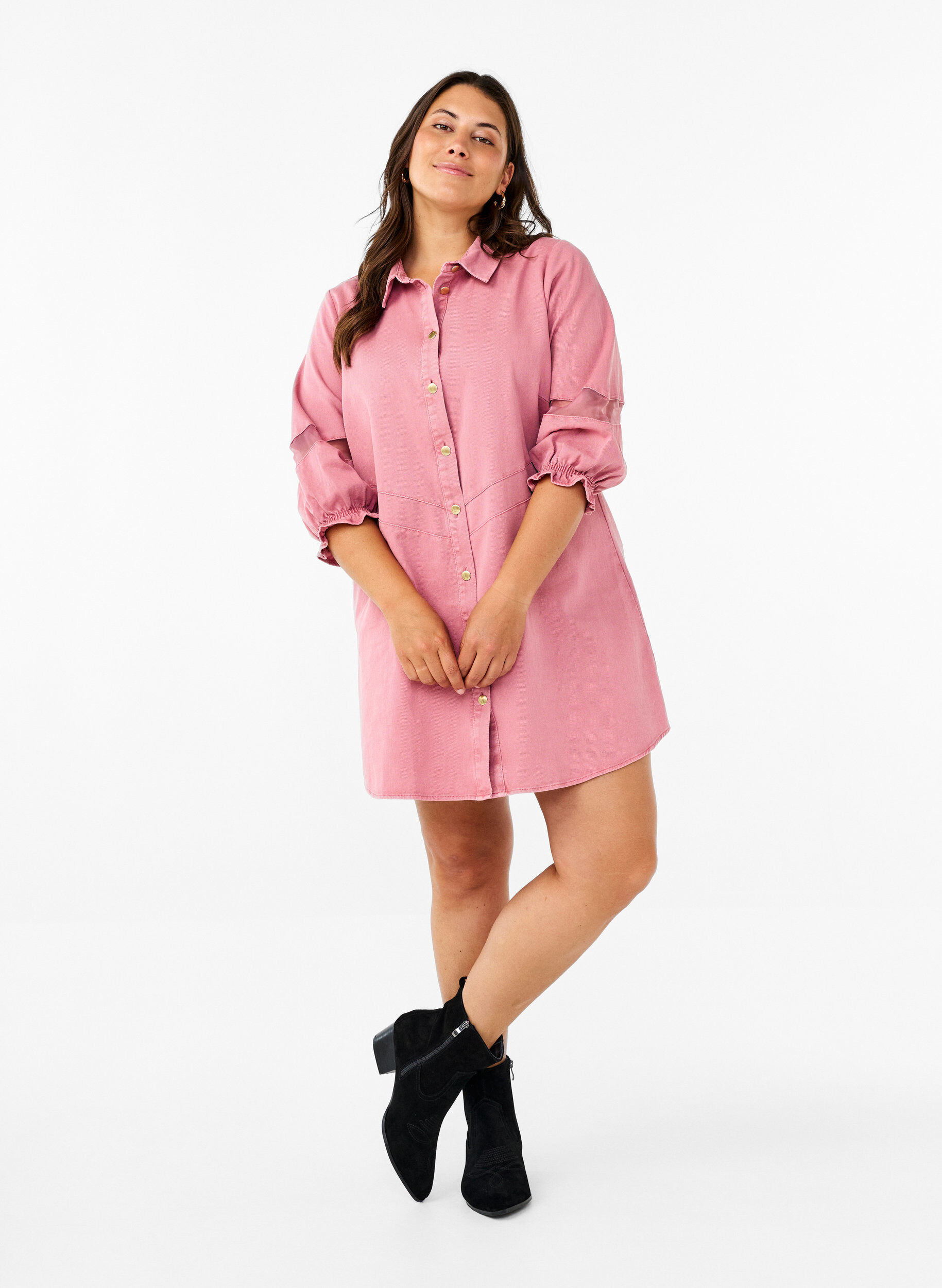 Zizzi Robe chemise en jean color&eacute;e avec d&eacute;tails en maille, Heather Rose, Model image number 3