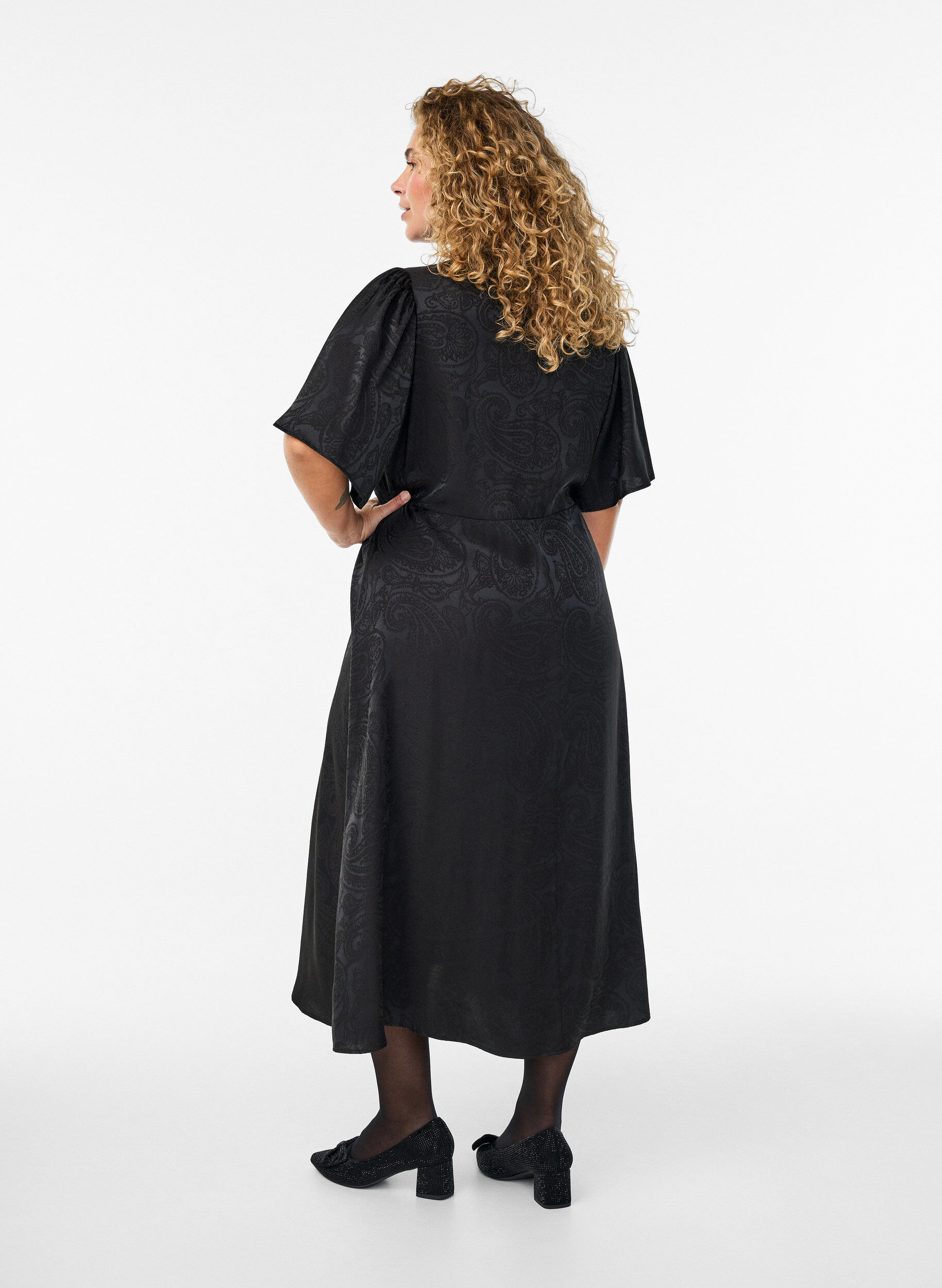 ZizziRobe midi en jacquard &agrave; motif cachemire et manches papillon, Noir, Model image number 1