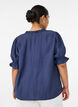 Blouse en m&eacute;lange de viscose froiss&eacute; avec un col en V, Bleu, Model image number 2