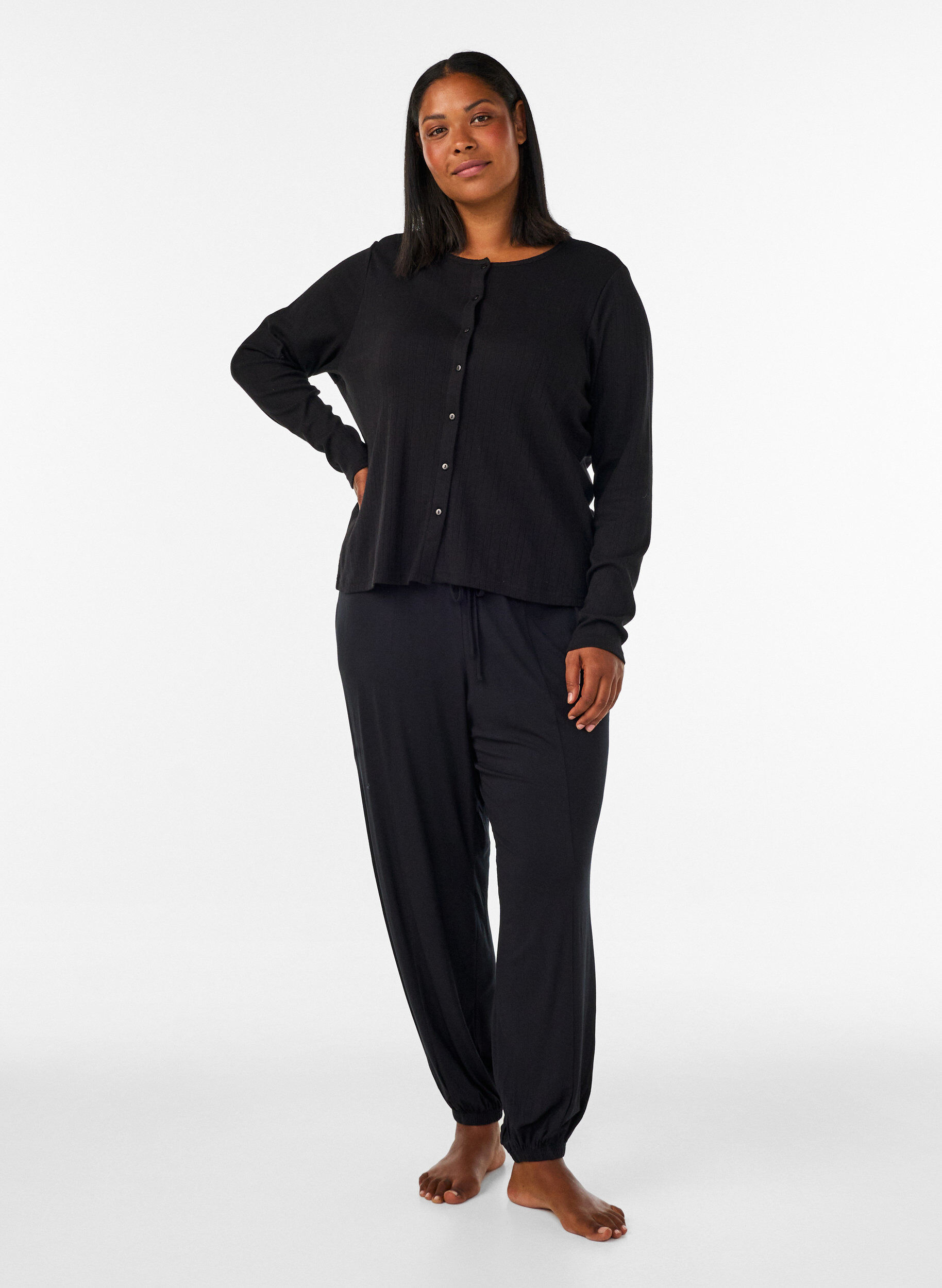 ZizziCardigan en coton biologique avec broderie ajour&eacute;e, Noir, Model image number 1