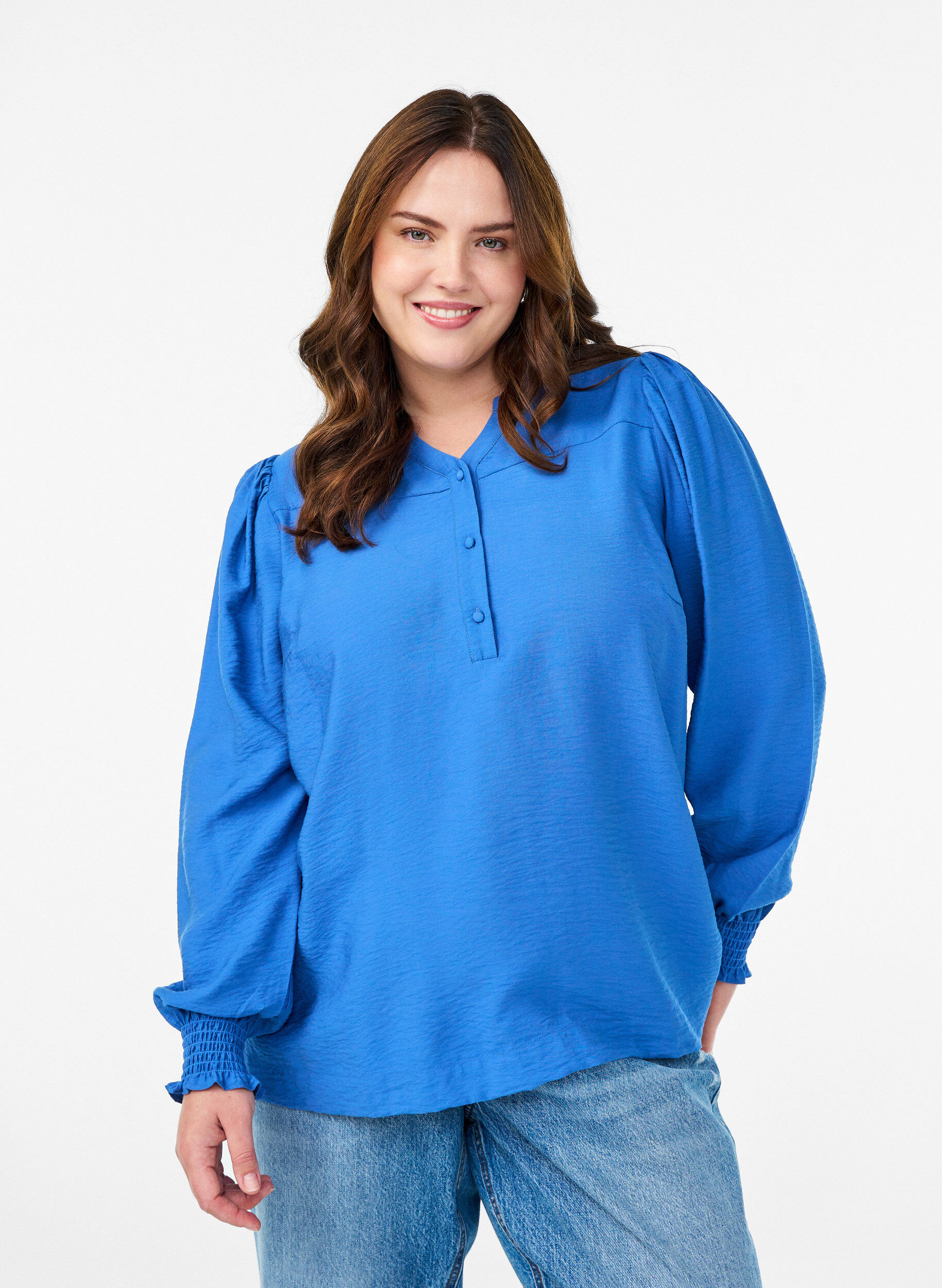 Blouse en viscose avec smock et d&eacute;tails fronc&eacute;s, Bleu, Model