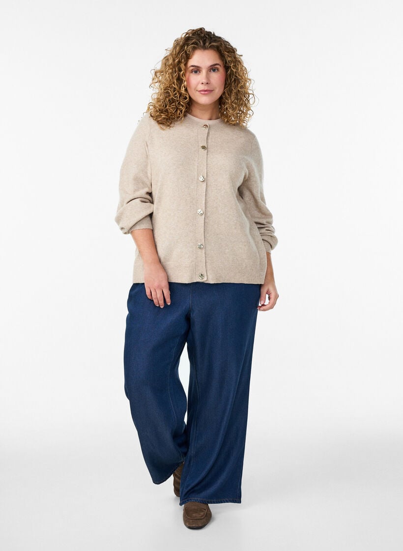 Cardigan en maille douce avec boutons dor&eacute;s, Beige, Model image number 1
