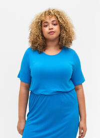 T-shirt en viscose avec structure côtelée, Ibiza Blue, Model