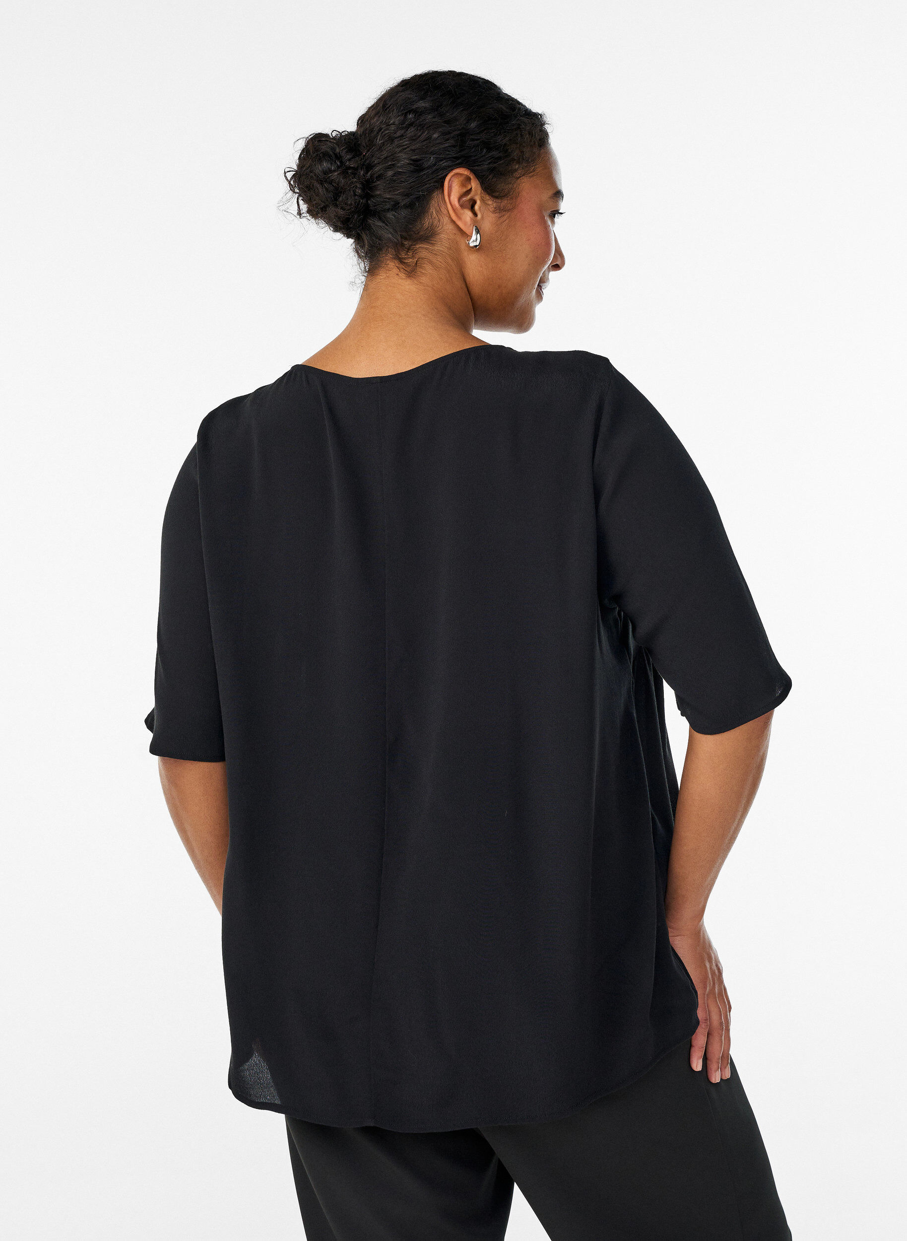 Zizzi Blouse en viscose &agrave; manches courtes, Noir, Model image number 2