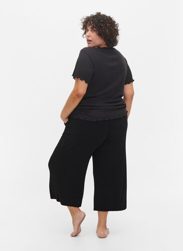 Pantalon de pyjama 7/8 en viscose, Black, Model image number 0