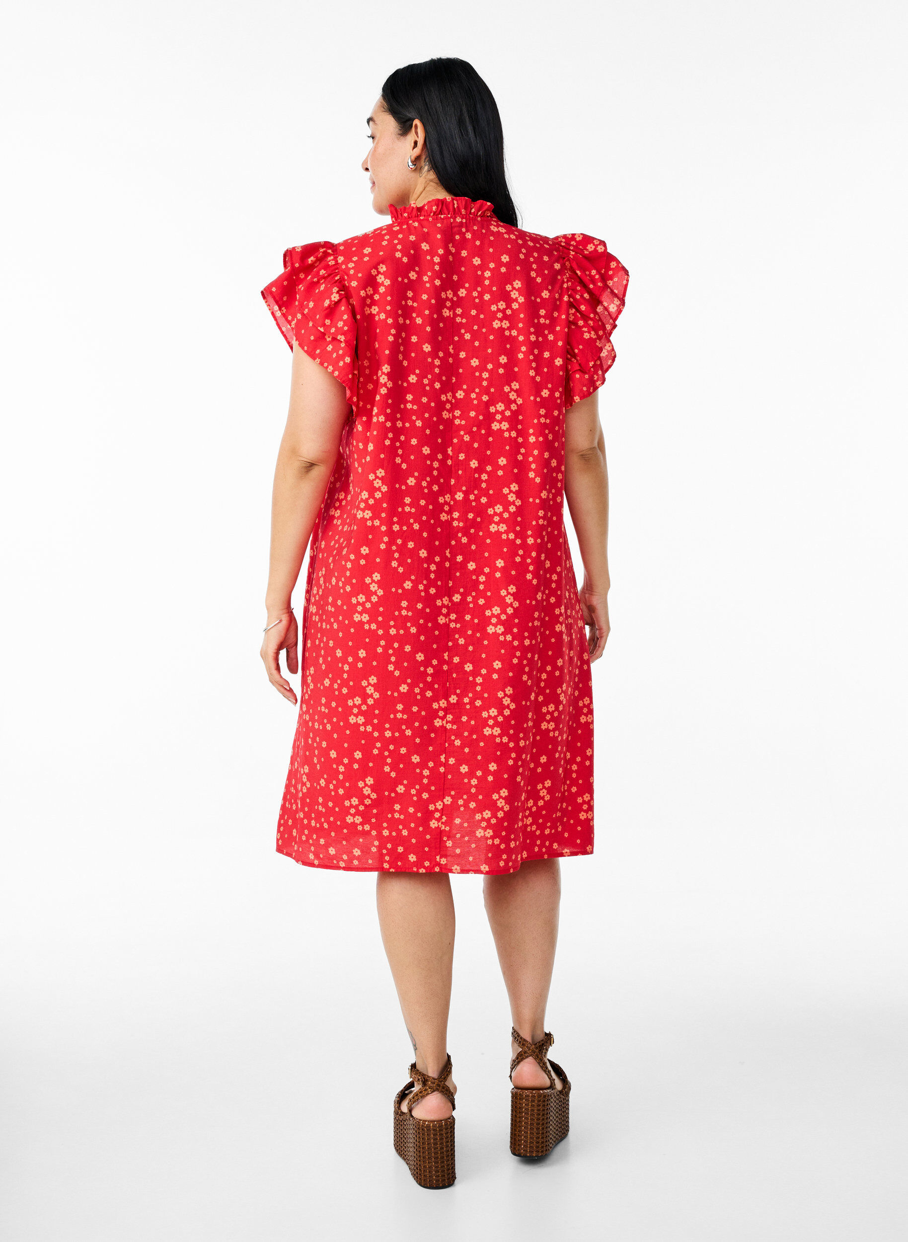 Zizzi Robe courte avec des d&eacute;tails volants, Rouge, Model image number 2