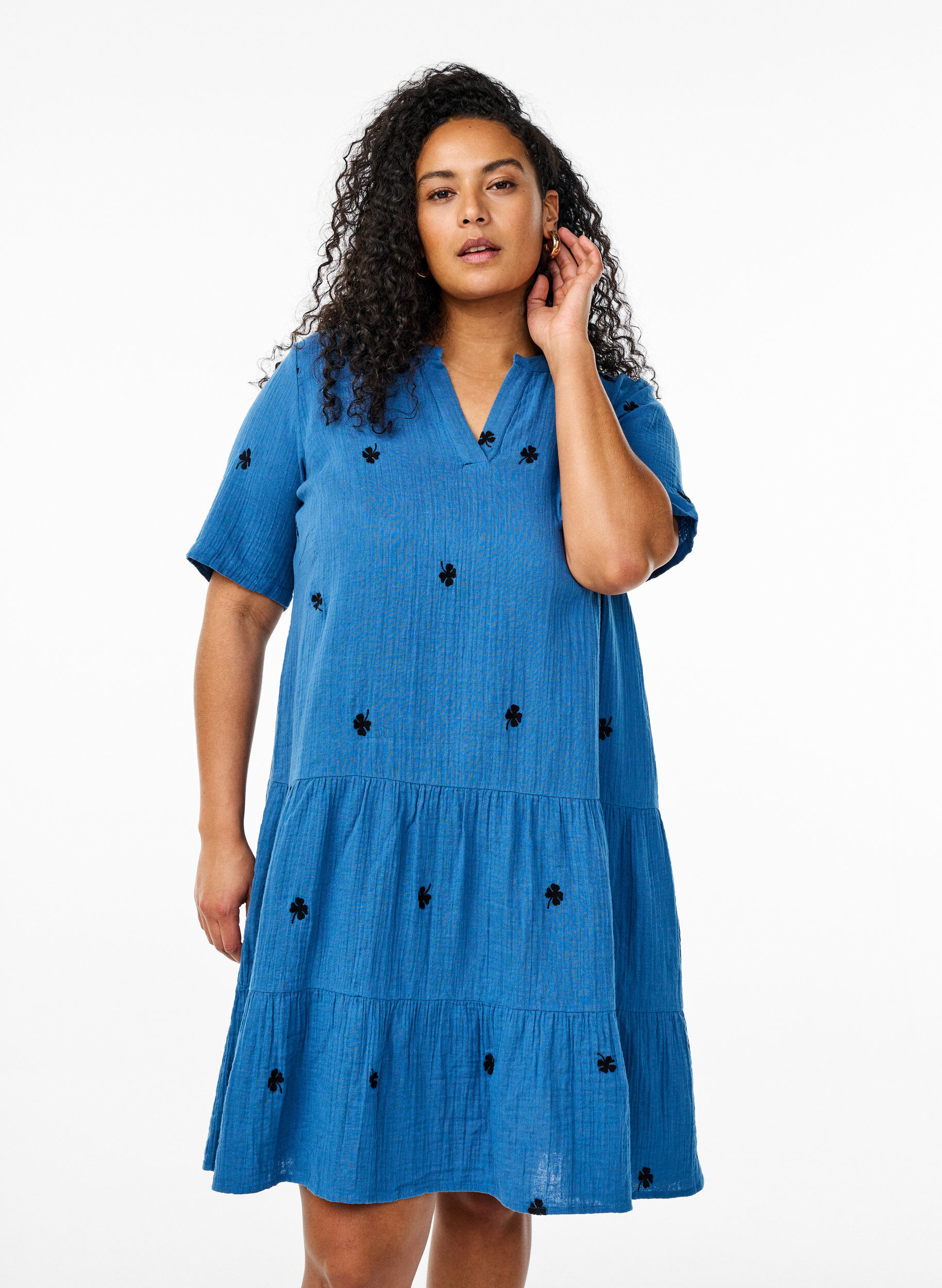 Zizzi Robe courte en mousseline de coton avec motif, Bleu, Model image number 0