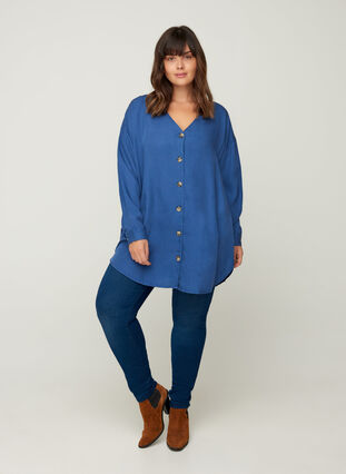 Lyocell blouse met v-hals, Blue denim, Model image number 3